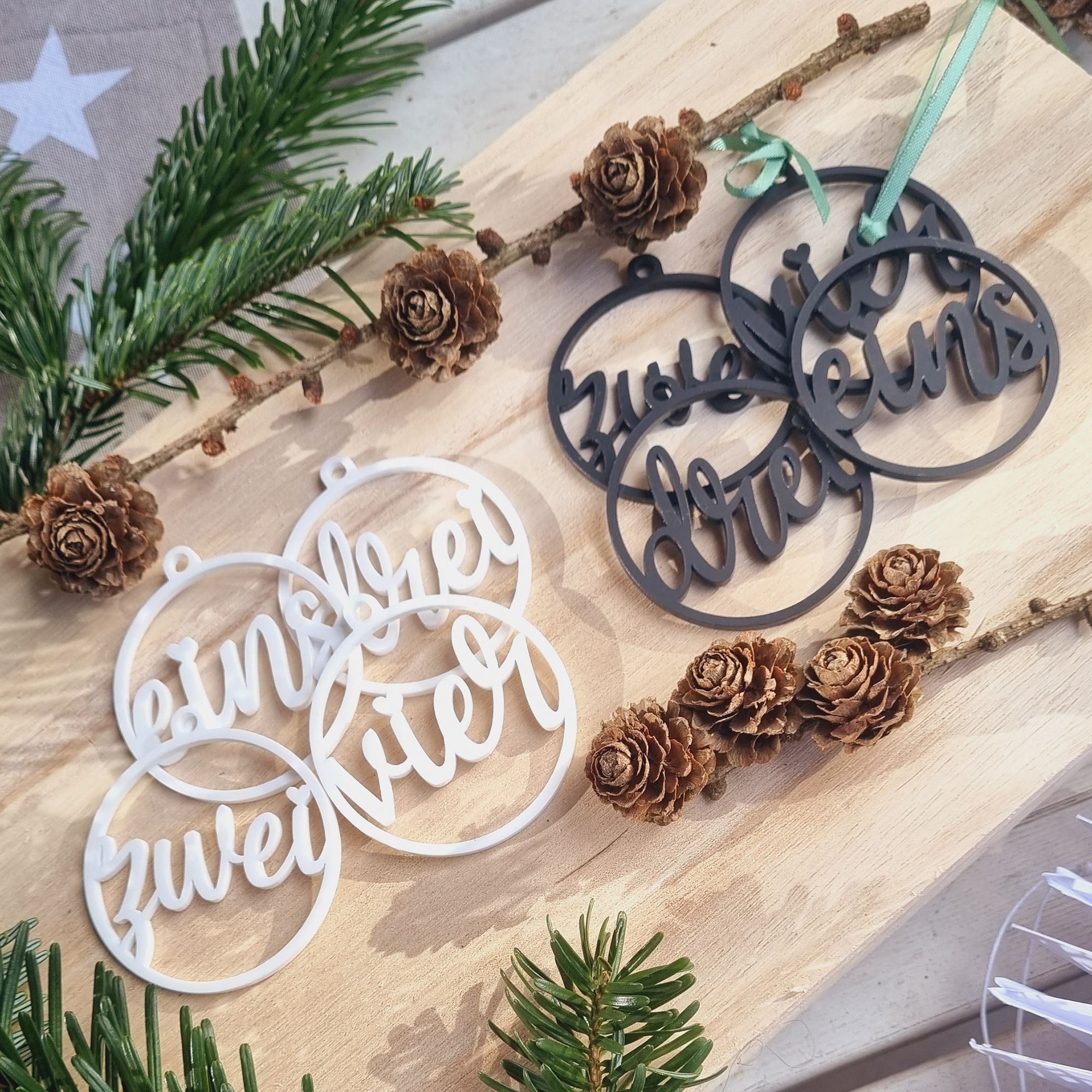 Adventskranz Anhänger Zahlen Rund 1-4 Acryl Schwarz 5,5cm Adventskranz Anhänger Zahlen Rund 1-4 Acryl Schwarz 5,5cm