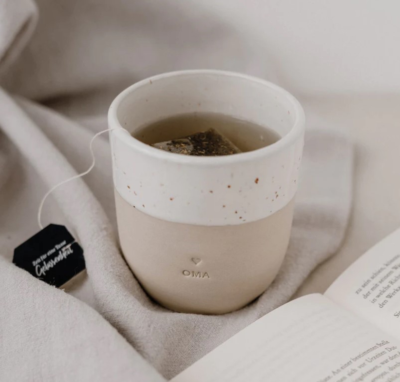 Eulenschnitt - Steingut-Becher "Oma" Eulenschnitt - Steingut-Becher "Oma"