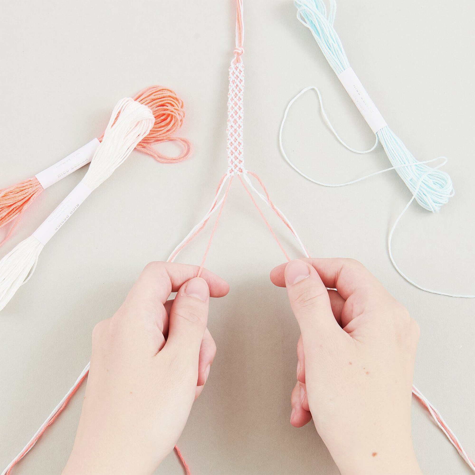 DIY Freundschaftsarmbänder Set "Pastel Colours" Knoten, Pinsel, Gerät, Werkzeug