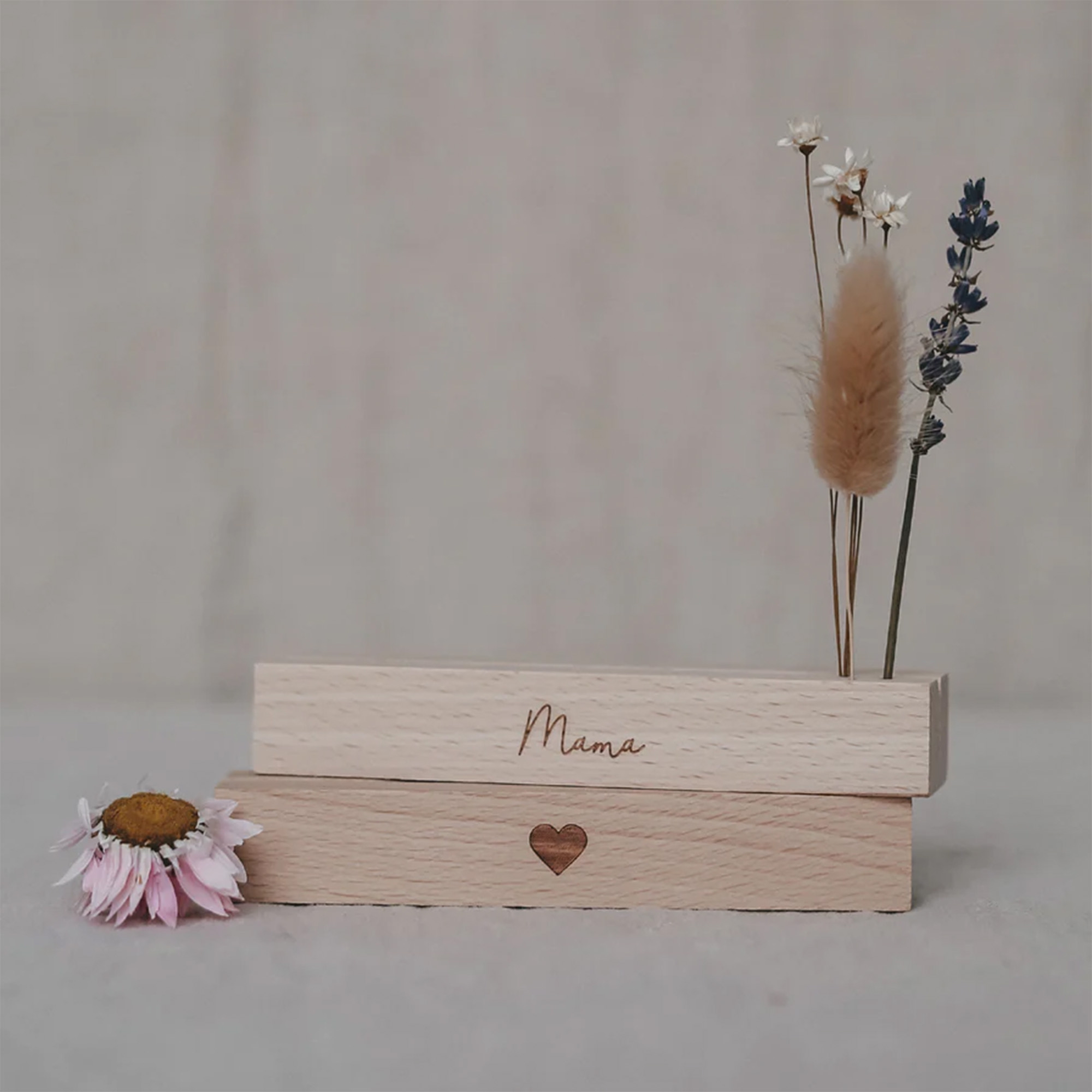 Eulenschnitt - Karten- und Trockenblumenständer "Mama"