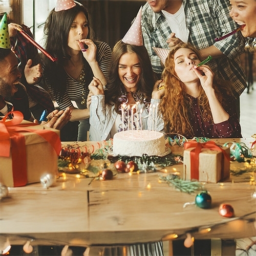 3f2e027e0d5c5afa890786b5f4d7e31d2419da3e Leute, Person, Lustig, Party, Geburtstagstorte