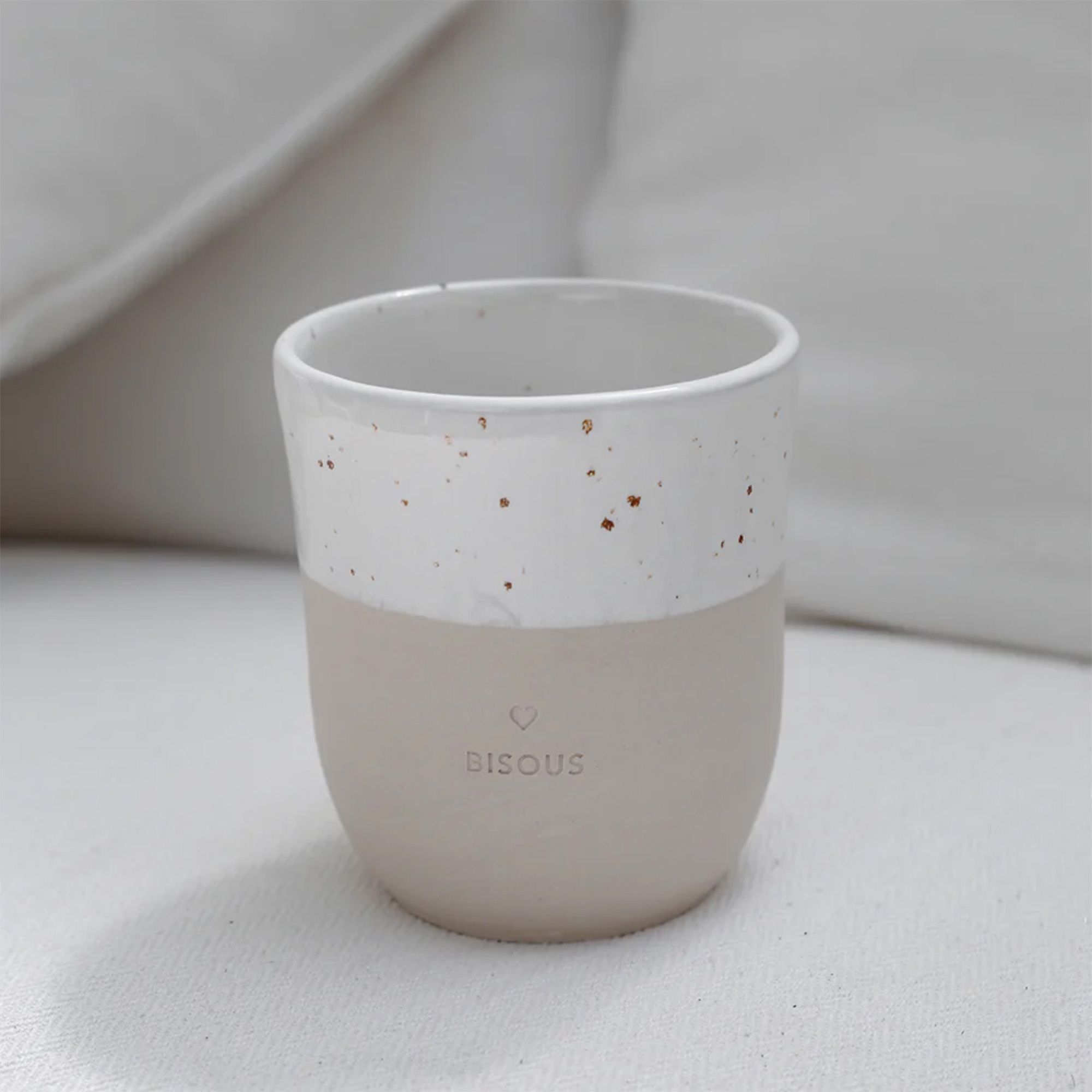 Eulenschnitt - Steingut-Becher "Bisous" Eulenschnitt - Steingut-Becher "Bisous"