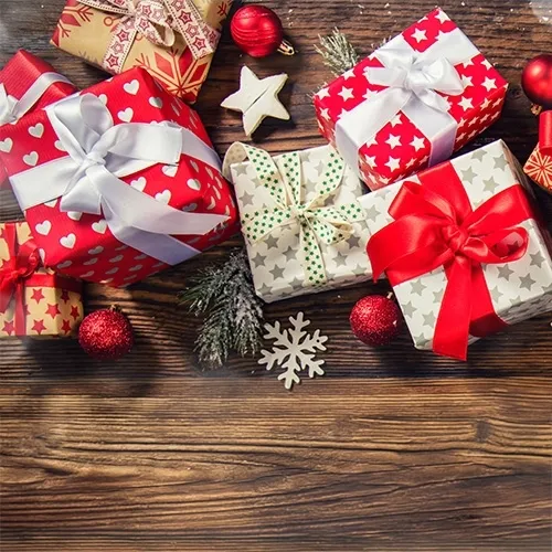 Weihnachtsgeschenke, Geschenkboxen, Rote Geschenke, Schleifen, Dekoration