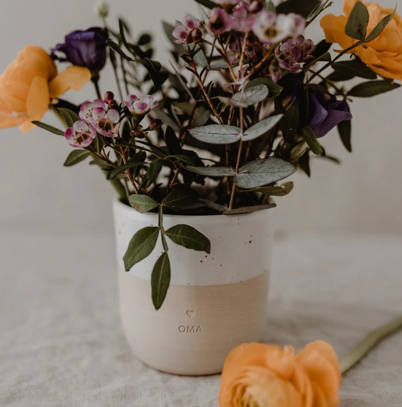 Eulenschnitt - Steingut-Becher "Oma" Eulenschnitt - Steingut-Becher "Oma"