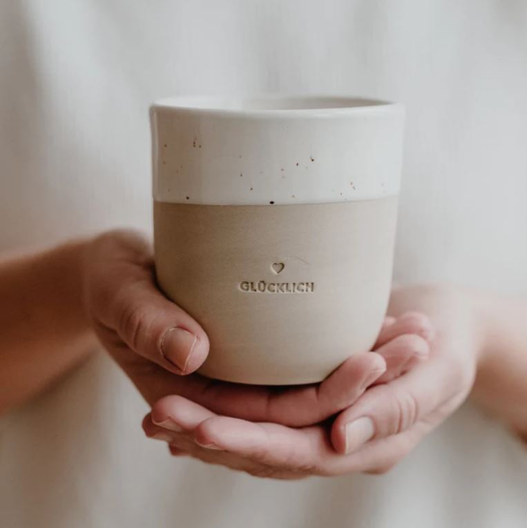 Eulenschnitt - Steingut-Becher "Glücklich" Eulenschnitt - Steingut-Becher "Glücklich"