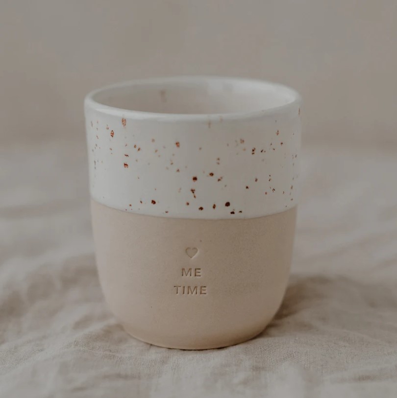Eulenschnitt - Steingut-Becher "Me Time" Eulenschnitt - Steingut-Becher "Me Time"
