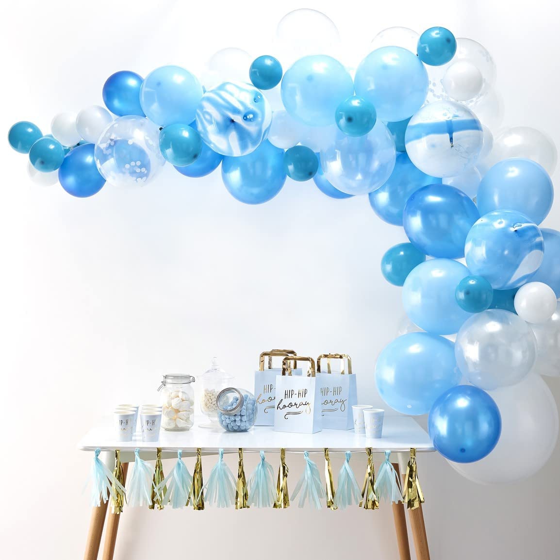 DIY Ballongirlande zum selberbauen - Blau & Weiß
