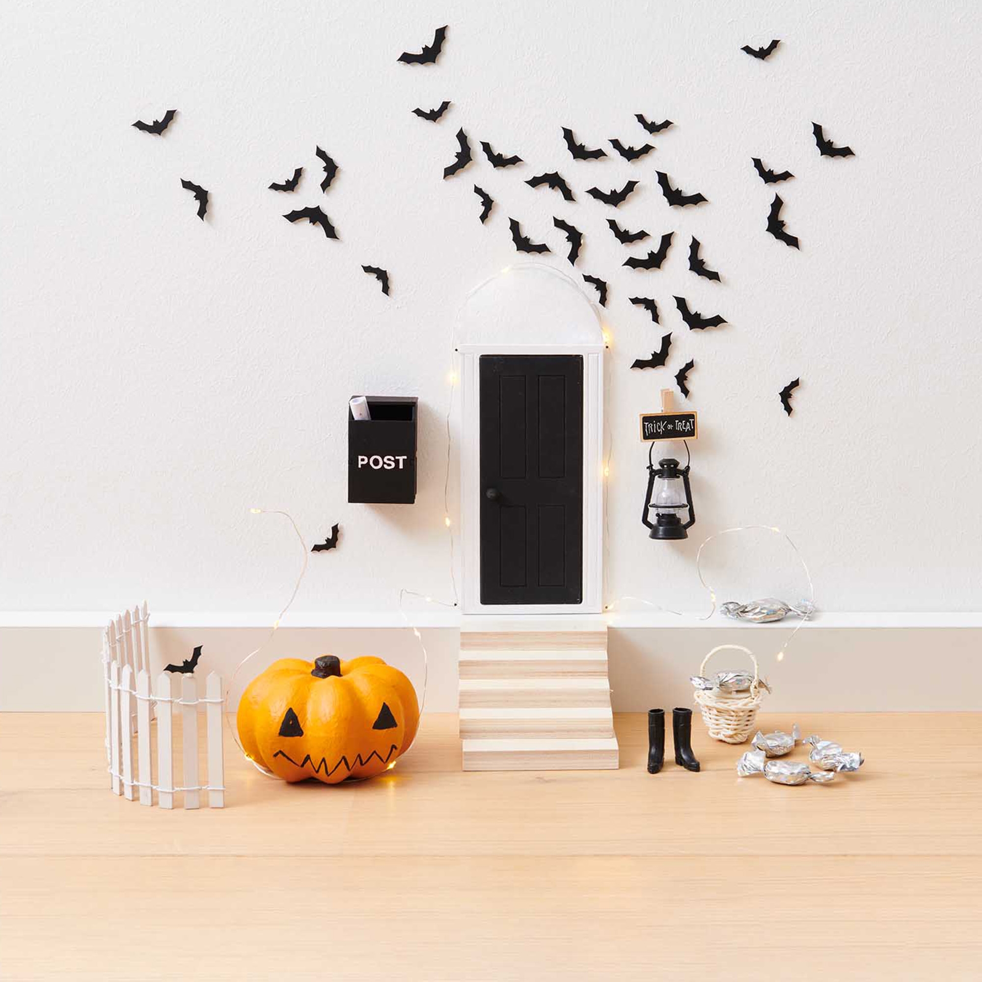 d6e5a3b7546379ccc7056d4c07f53fce5a2a28cd Miniatur Wichteltür "Tür mit Bogen, Schwarz-Weiß" 23,8 cm