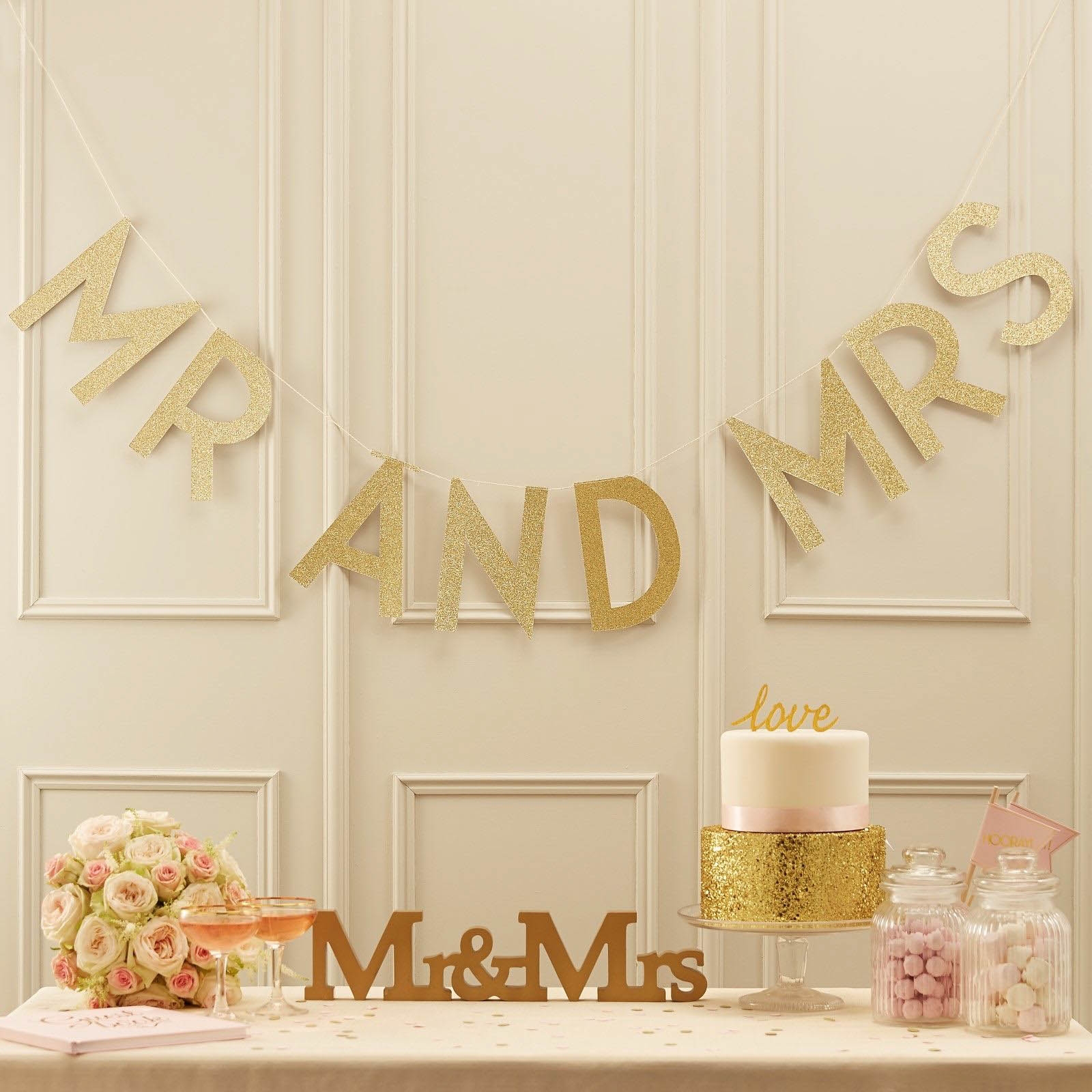 Pastel Perfection - Mr And Mrs Girlande Gold Glitzer Pastel Perfection - Mr And Mrs Girlande Gold Glitzer