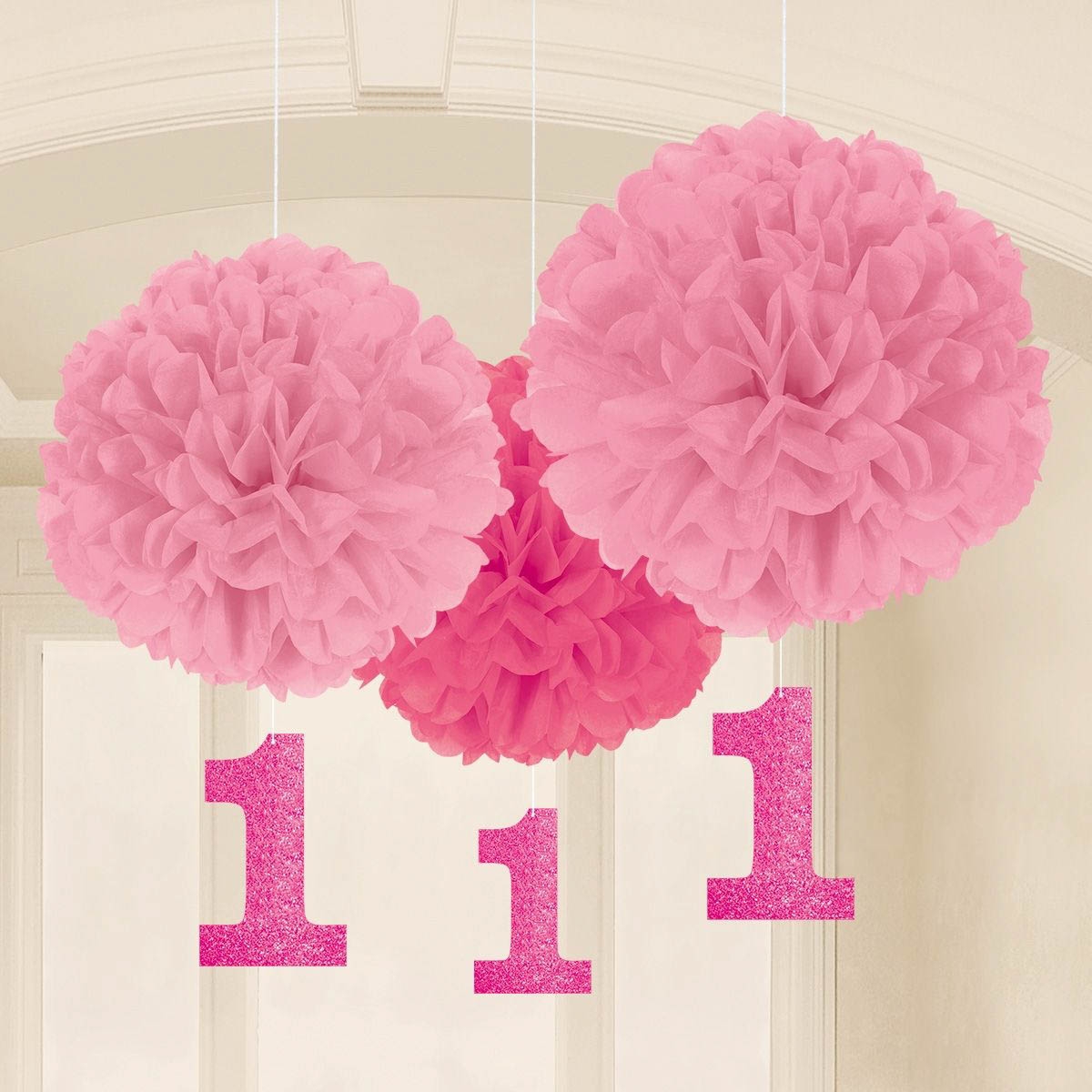 1st Birthday Girl - 3 Fluffy Pom Poms mit Anhängern 1st Birthday Girl - 3 Fluffy Pom Poms mit Anhängern