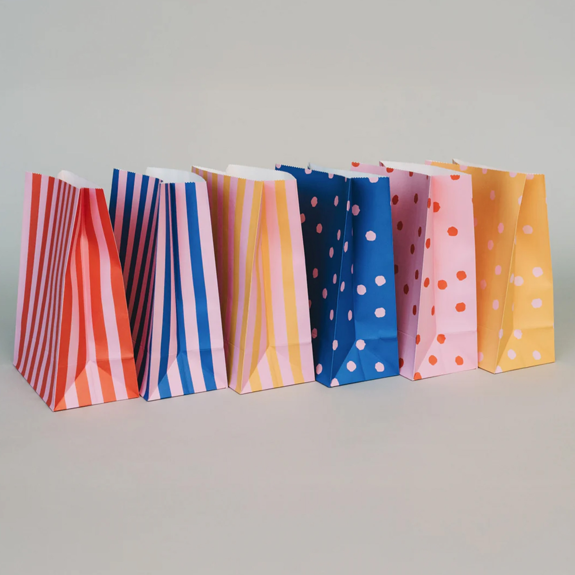 Eulenschnitt - 6er Set Papiertüten "Streifen & Punkte" Rosa M Geschenktüten, Papierbeutel, Streifendesign, Punktmuster, bunte Tasche