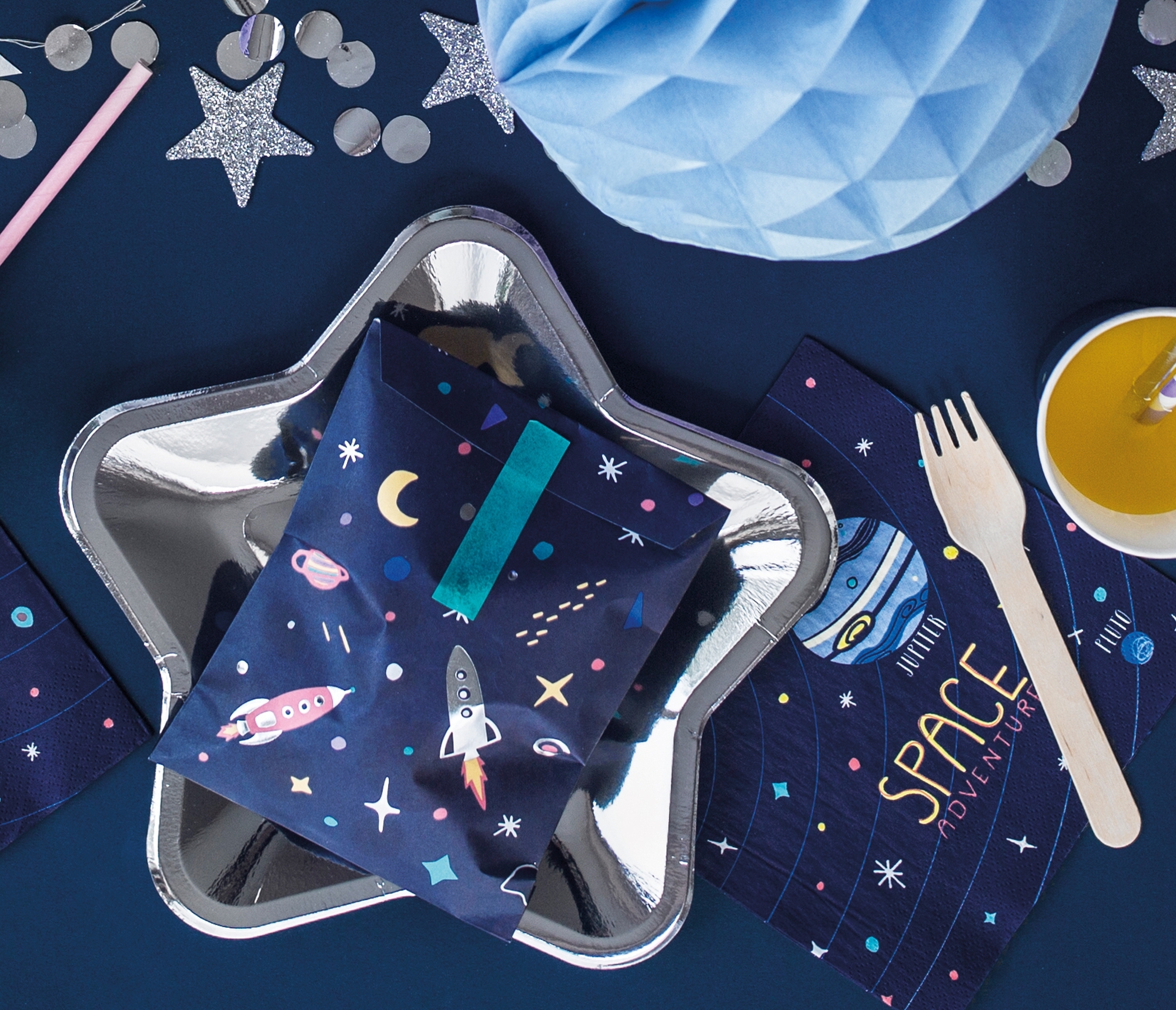 Weltraum - 6 Teller in Sternform Weltraum - 6 Teller in Sternform