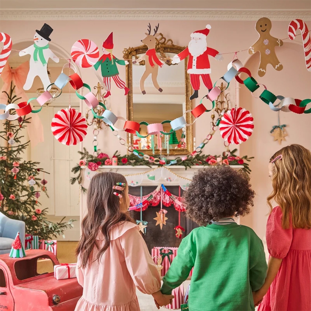 Weihnachtsdeko, Kinderfeier, Girlanden, Christbaum, Geschenke