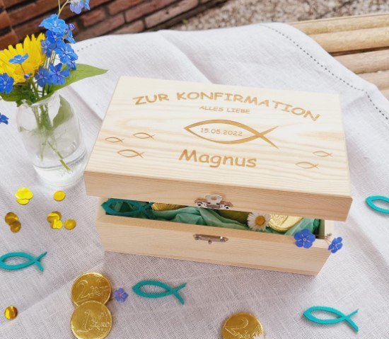 Geschenkbox Konfirmation mit "Name & Datum" Geschenkbox Konfirmation mit "Name & Datum"