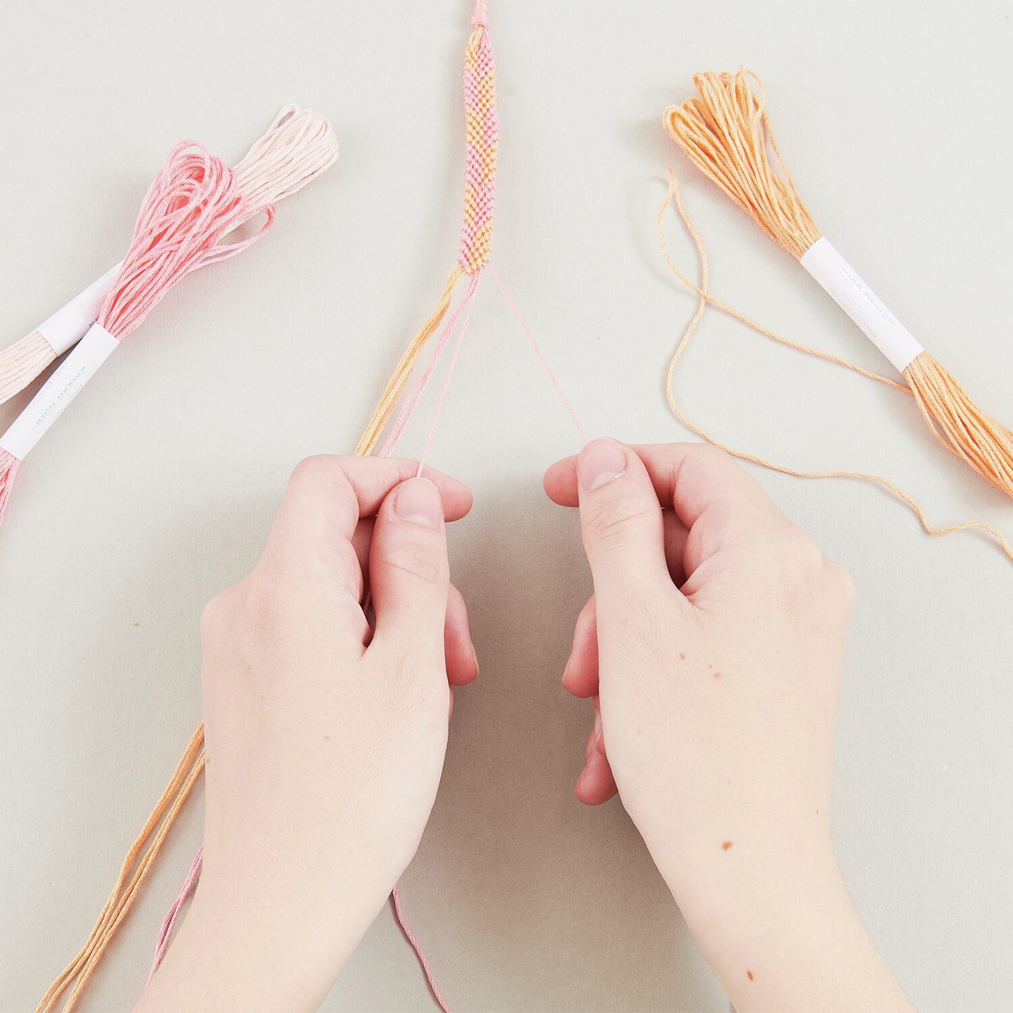 DIY Freundschaftsarmbänder Set "Fashion Colours" Pinsel, Gerät, Werkzeug, Knoten