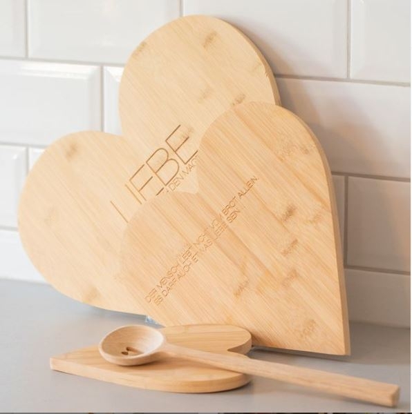 Räder Design - Schneidebrett klein "Kochen ist Liebe"