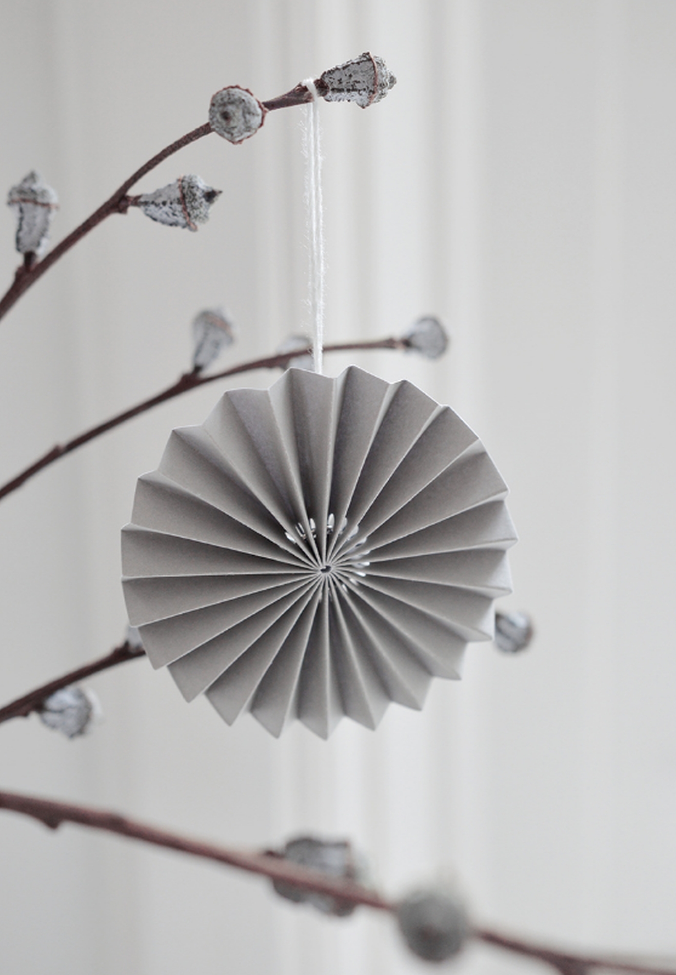 10 Papier Ornamente - Leichtes Grau 10 Papier Ornamente - Leichtes Grau