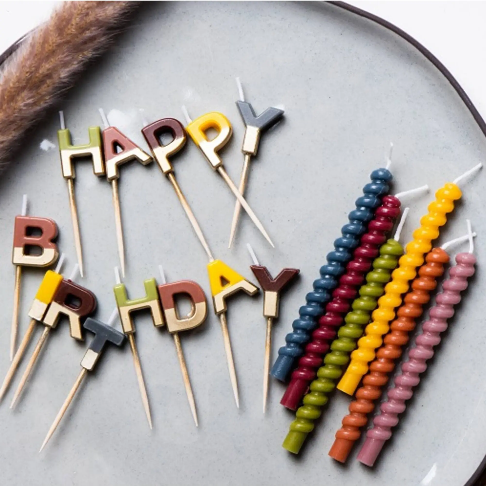 12 Kuchenkerzen mit Haltern "Twister Comfy Cozy"
