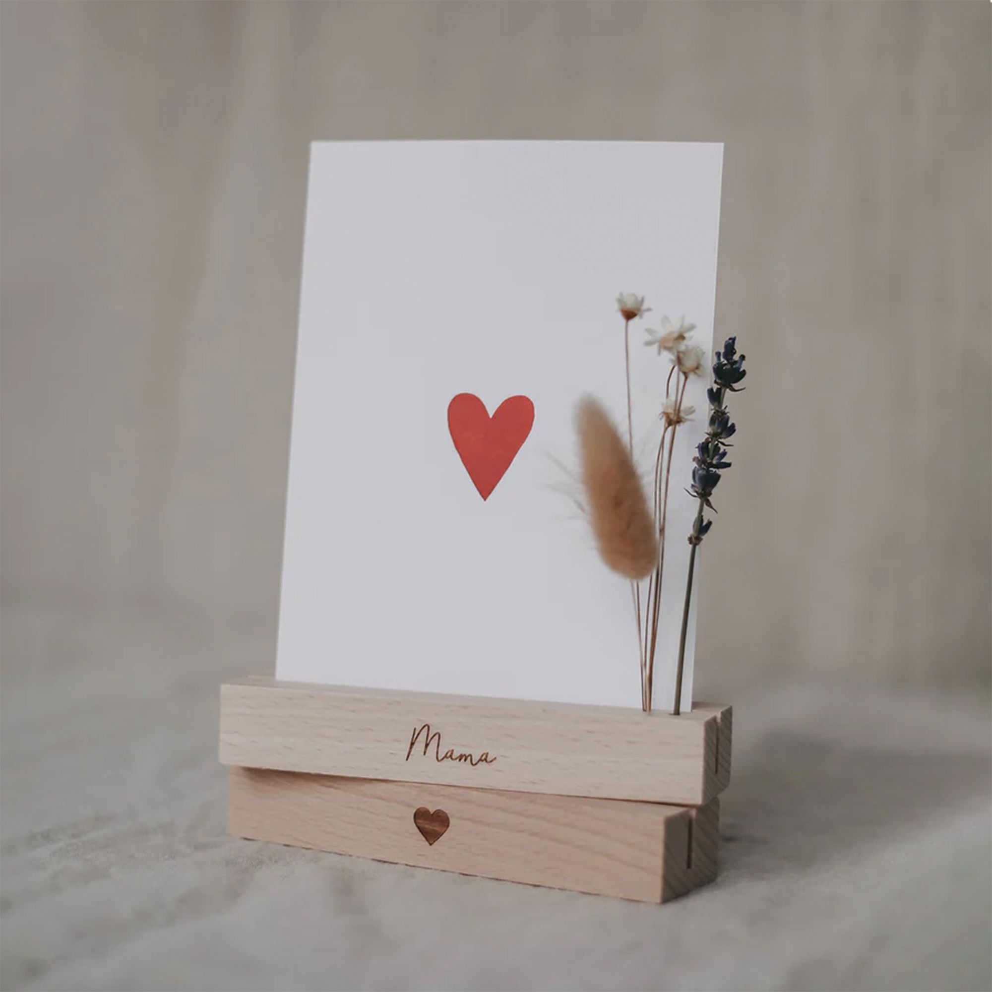 Eulenschnitt - Karten- und TrockenblumenstÀnder "Mama" Eulenschnitt - Karten- und TrockenblumenstÀnder "Mama"