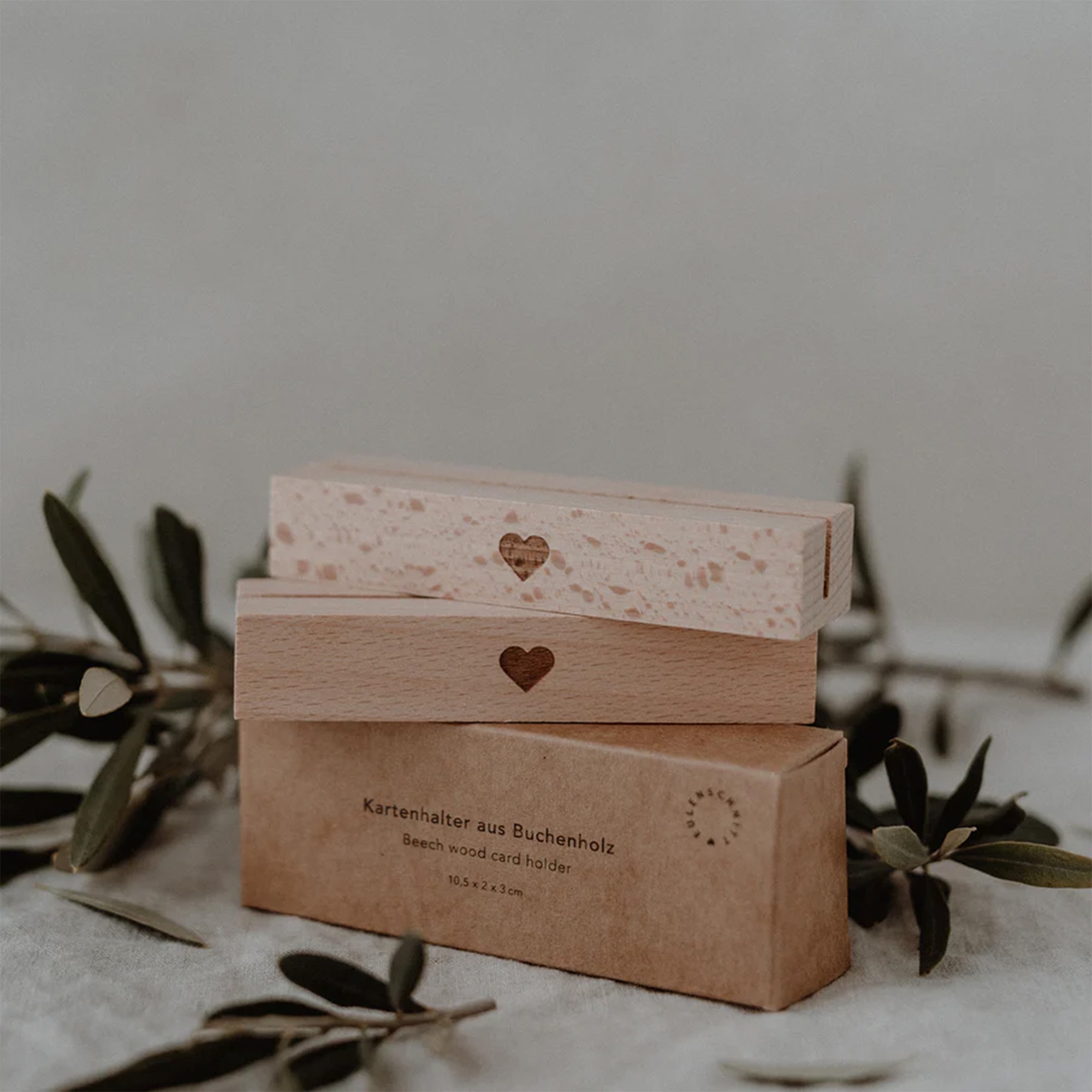 Eulenschnitt - KartenstÀnder "Herz" Buche im 2er Set Eulenschnitt - KartenstÀnder "Herz" Buche im 2er Set