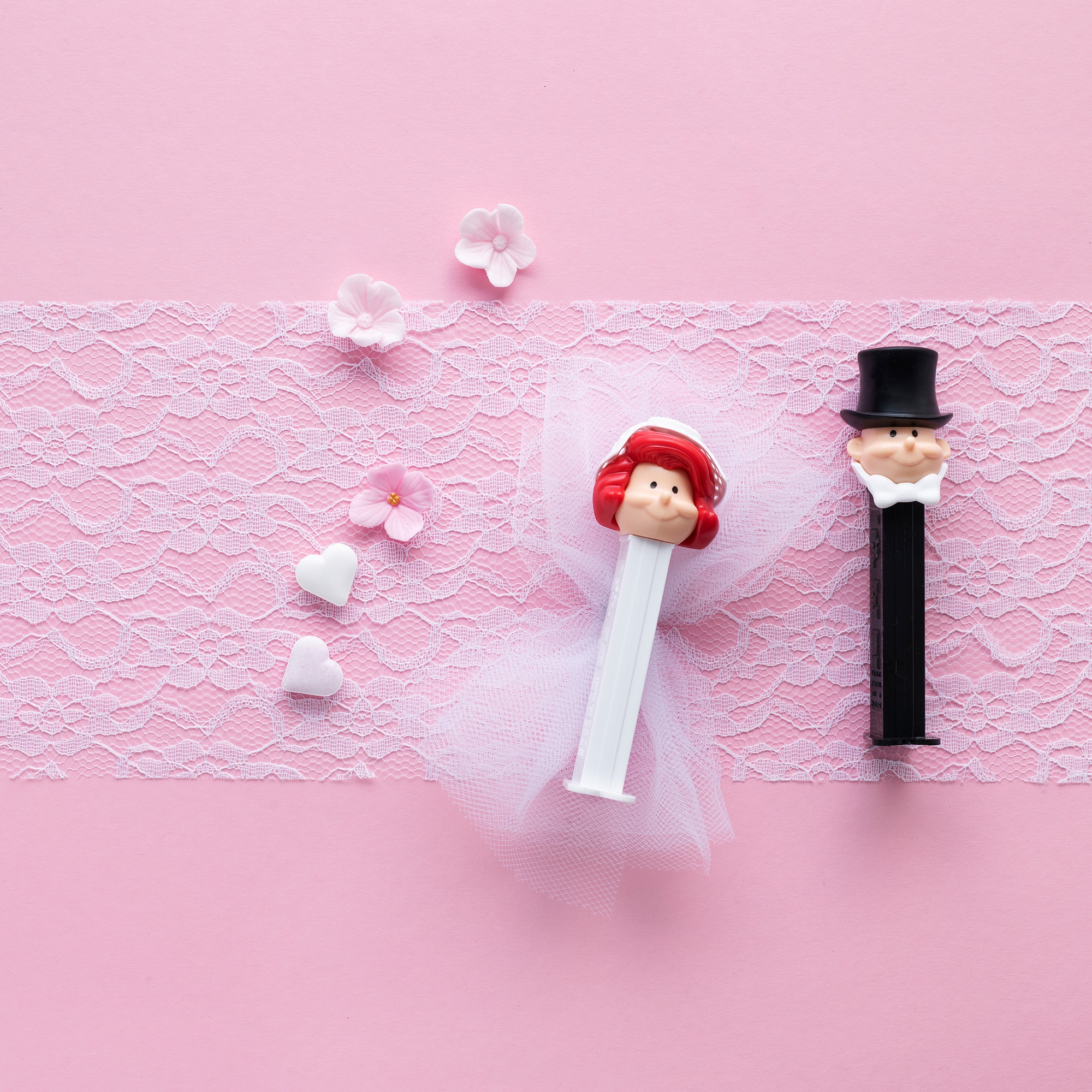 PEZ - Brautpaar inklusive Bonbons "Braut rothaarig & Bräutigam" Spender & Bonbons PEZ - Brautpaar inklusive Bonbons "Braut rothaarig & Bräutigam" Spender & Bonbons