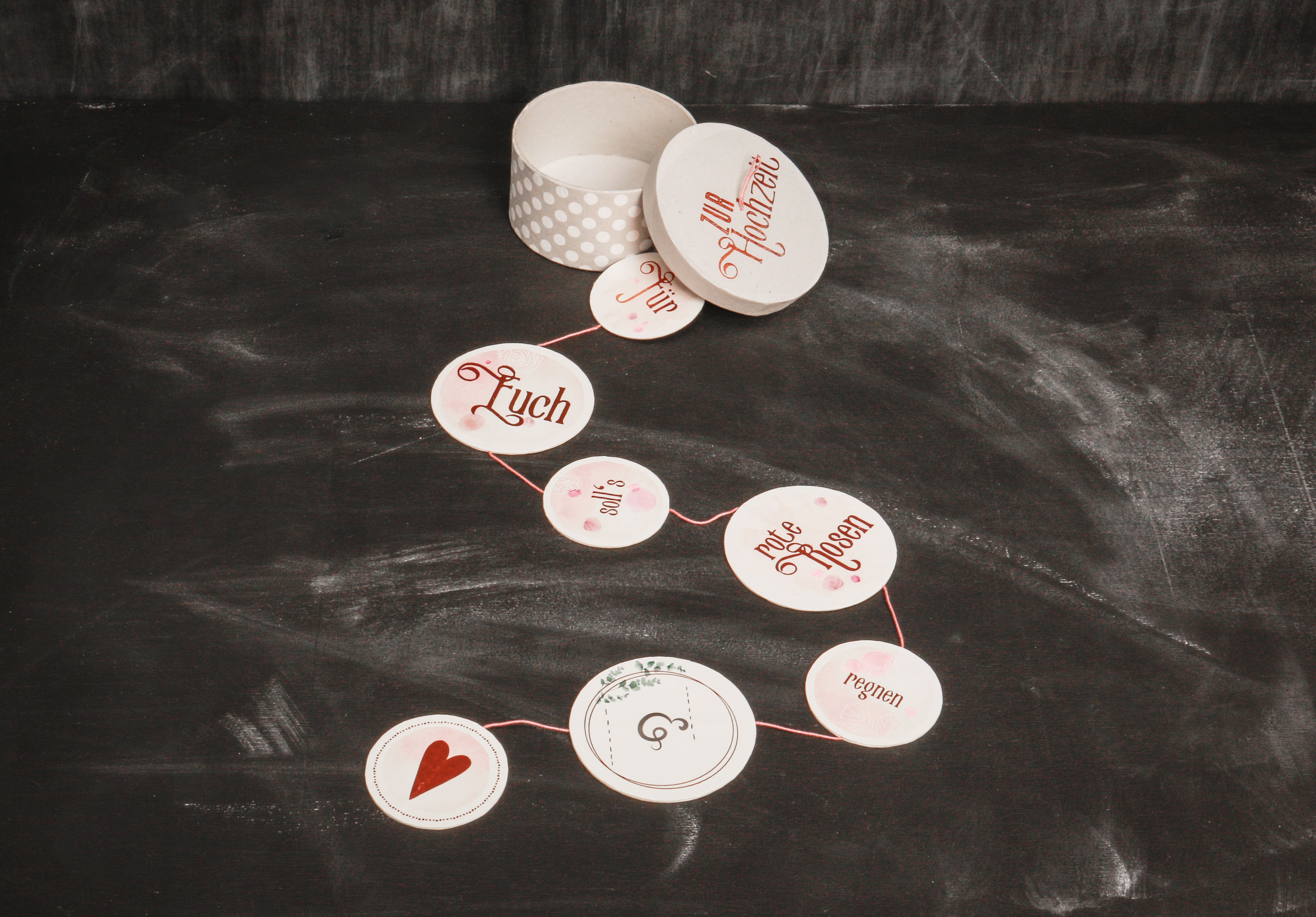 Girlande in der Dose "zur Hochzeit" Girlande in der Dose "zur Hochzeit"