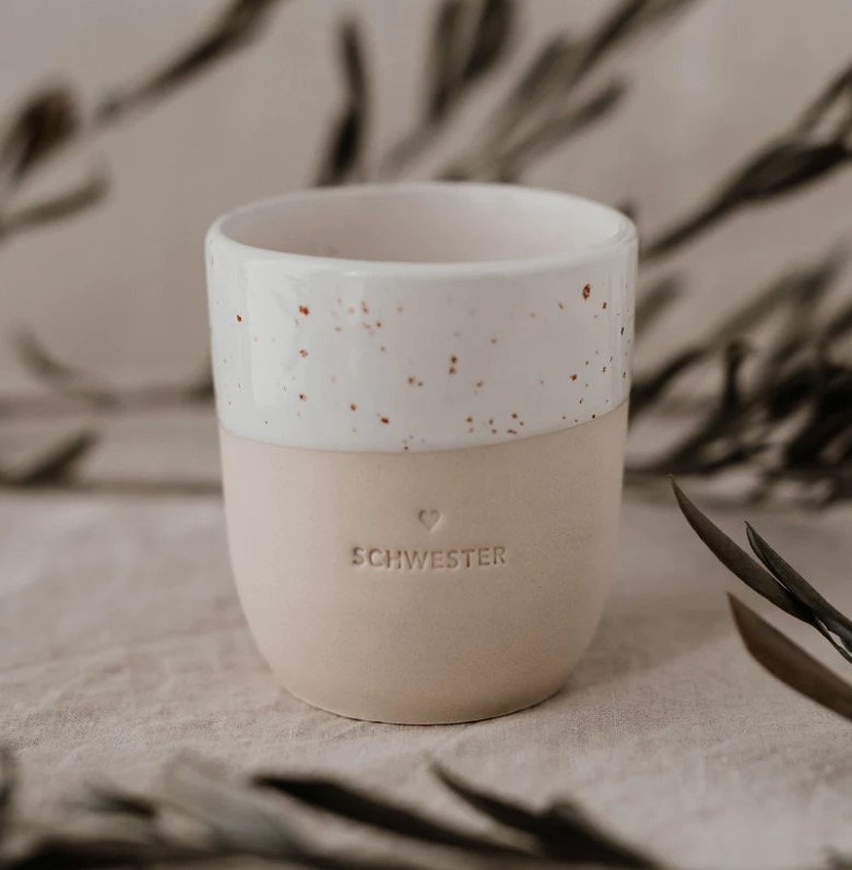 Eulenschnitt - Steingut-Becher "Schwester" Eulenschnitt - Steingut-Becher "Schwester"