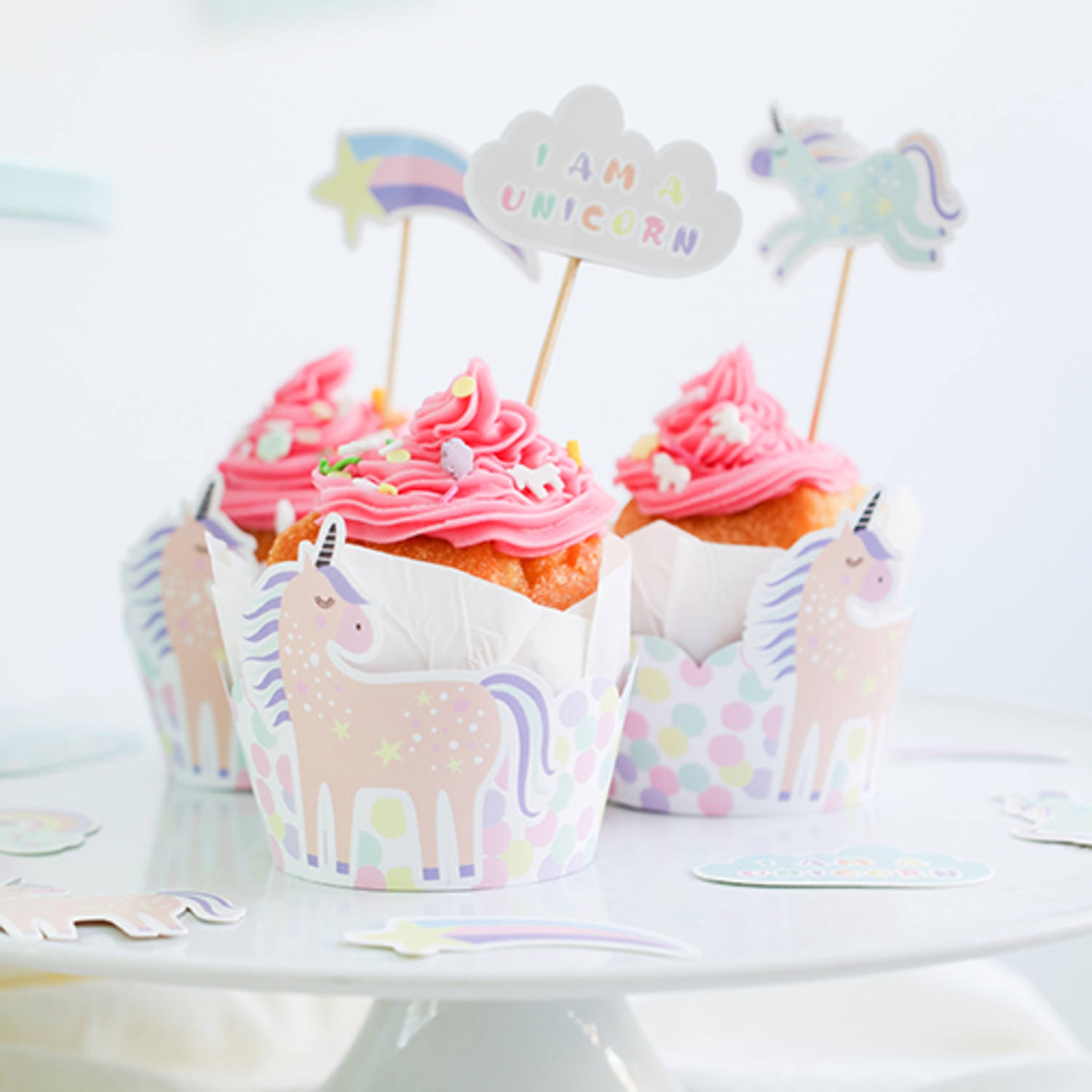 Cupcake Dekoration "Regenbogen Einhorn" 12teilig