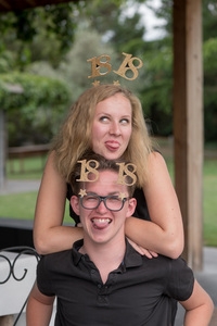 Glitzerhaarreifen zum 18. Geburtstag, Gold/Schwarz Glitzerhaarreifen zum 18. Geburtstag, Gold/Schwarz