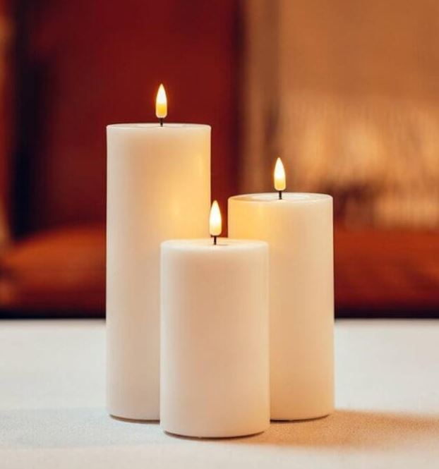 Deluxe - LED Stumpenkerzen Weiß 5 Øx12,5 cm Deluxe - LED Stumpenkerzen Weiß 5 Øx12,5 cm