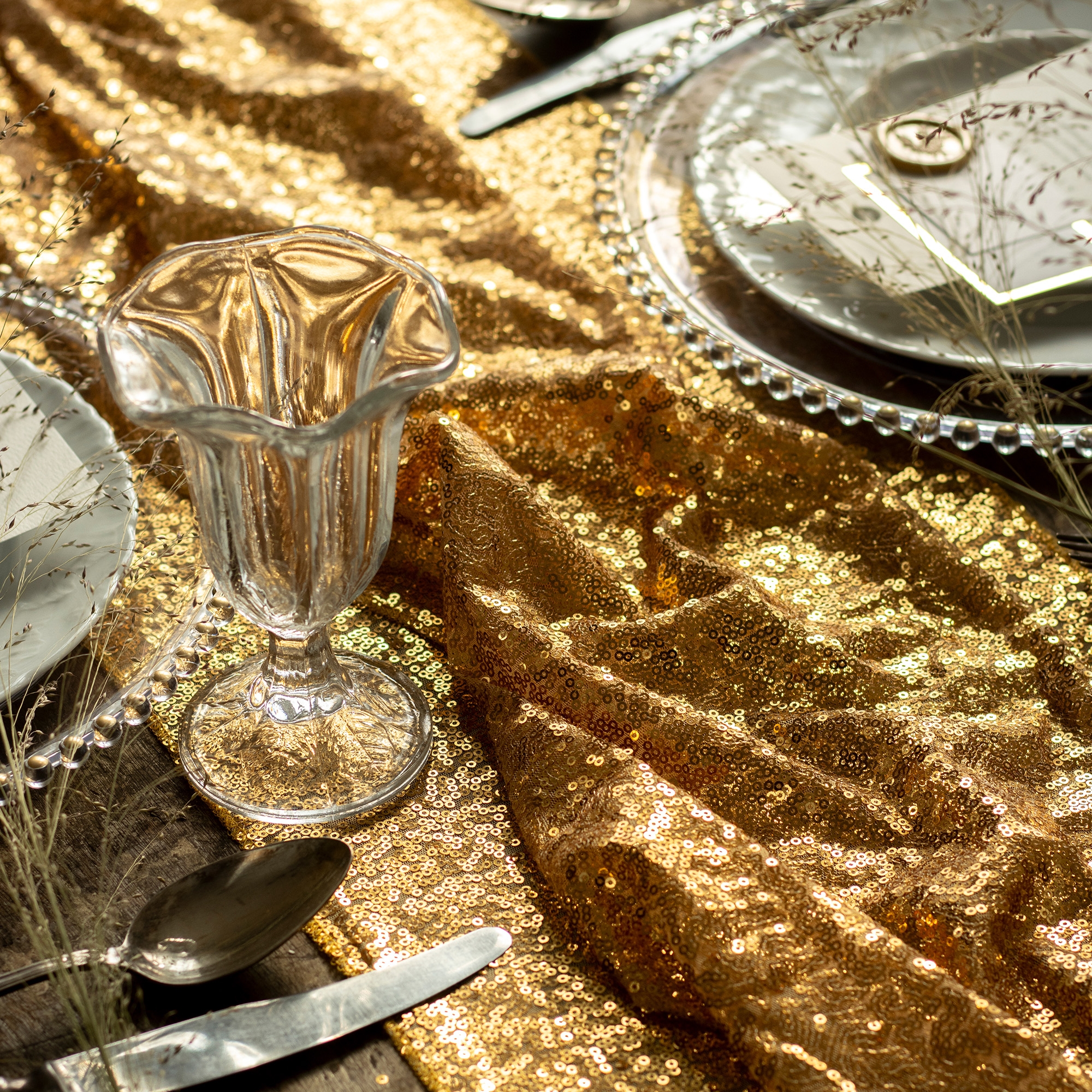 Pailetten-Tischläufer "Gold" 5m Glas, Kelch, Besteck, Löffel