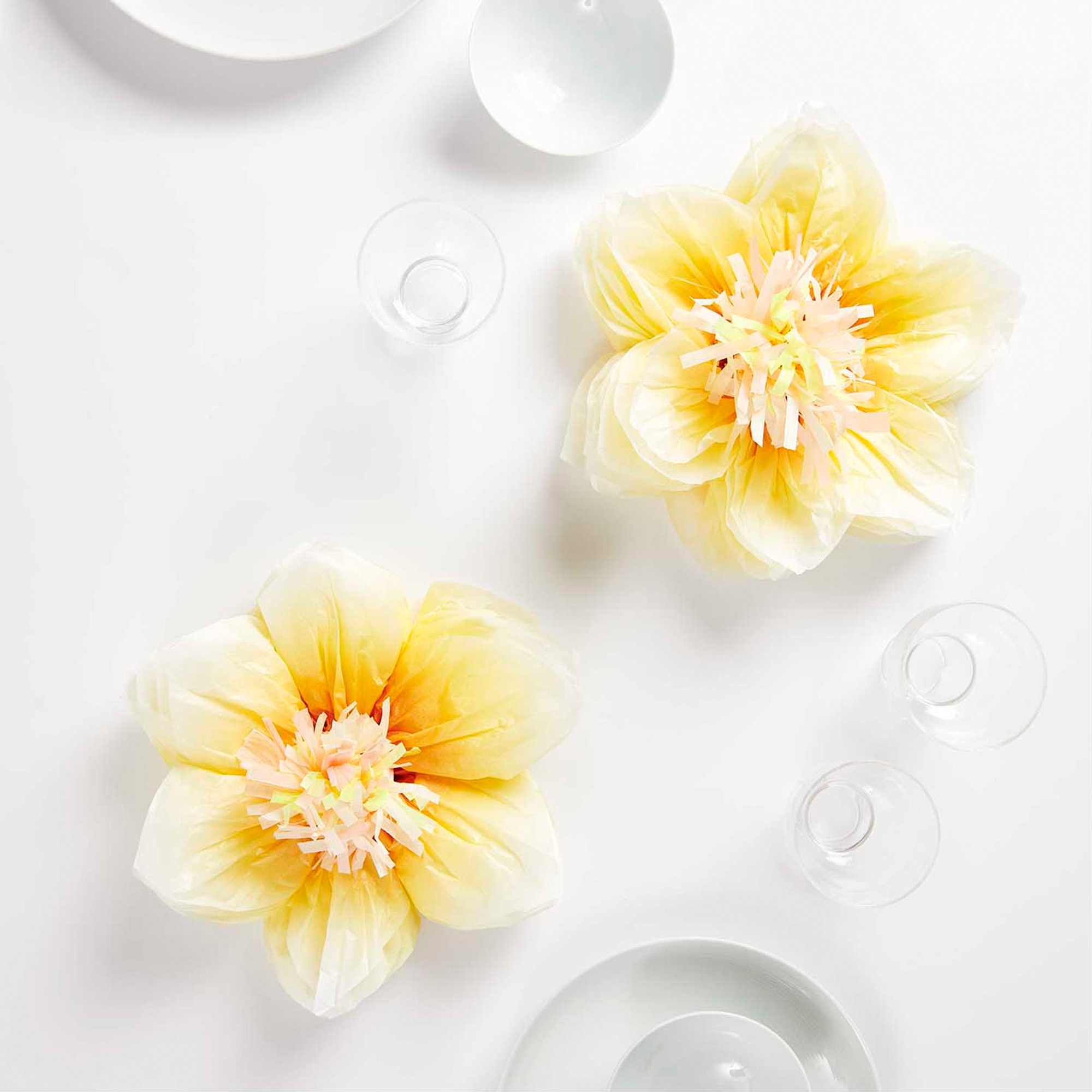 2 Blumen aus Seidenpapier, Osterglocken 2 Blumen aus Seidenpapier, Osterglocken