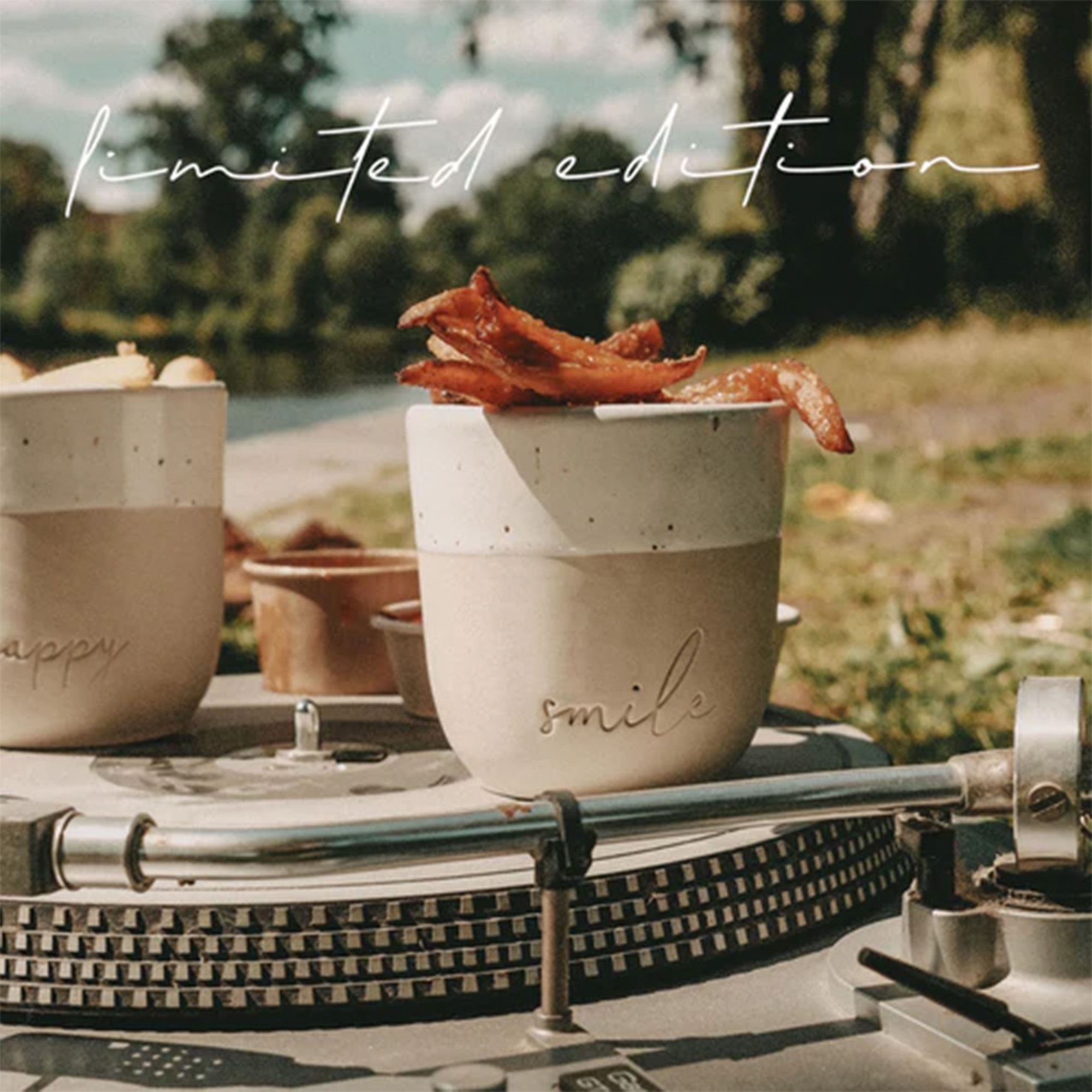 Eulenschnitt - Steingut-Becher "Smile" Limited Edition Eulenschnitt - Steingut-Becher "Smile" Limited Edition