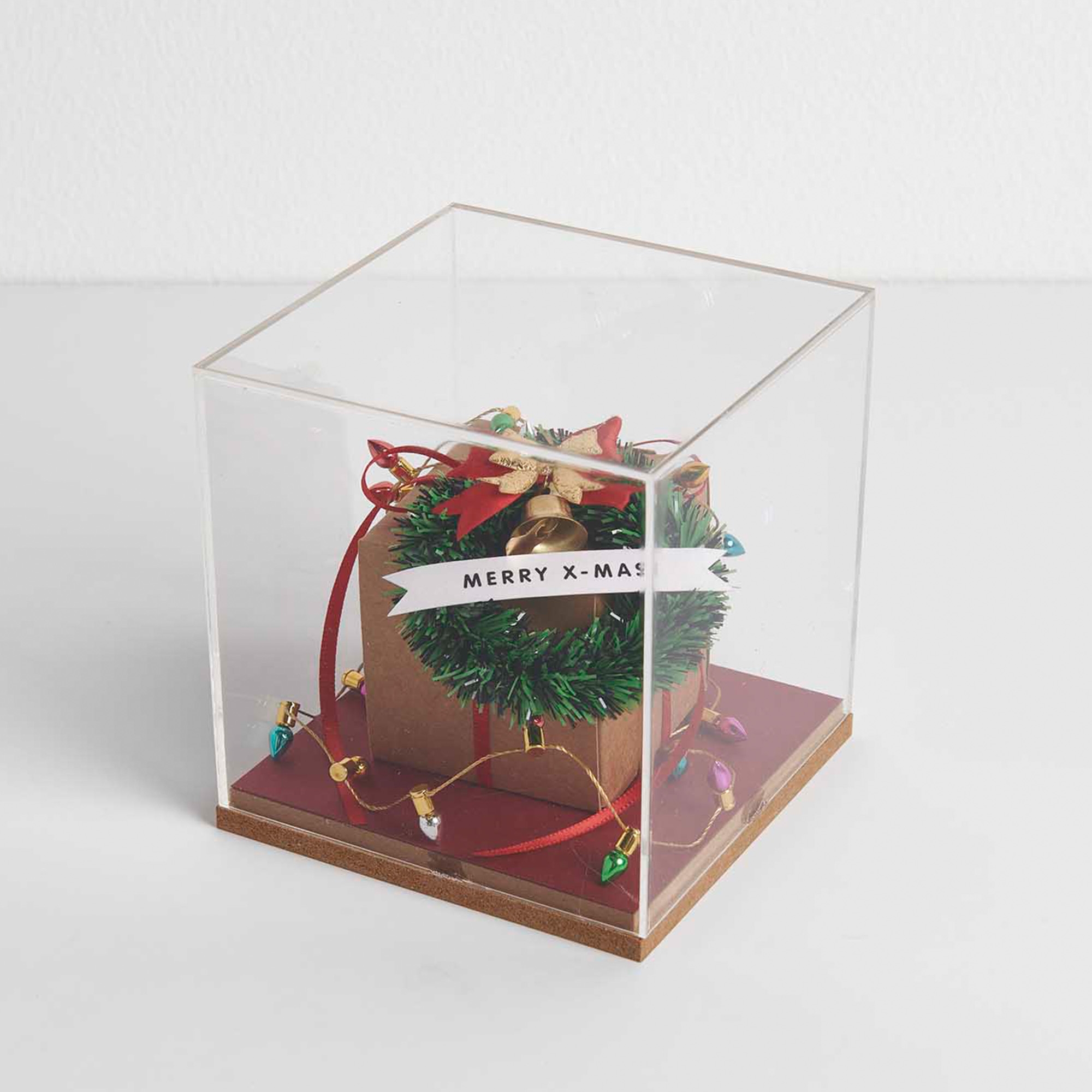 9f9b9d90e98ffada7fba1d0f9f705770b3a6aa25 Miniatur "Kranz mit Schleife" für die Wichteltür