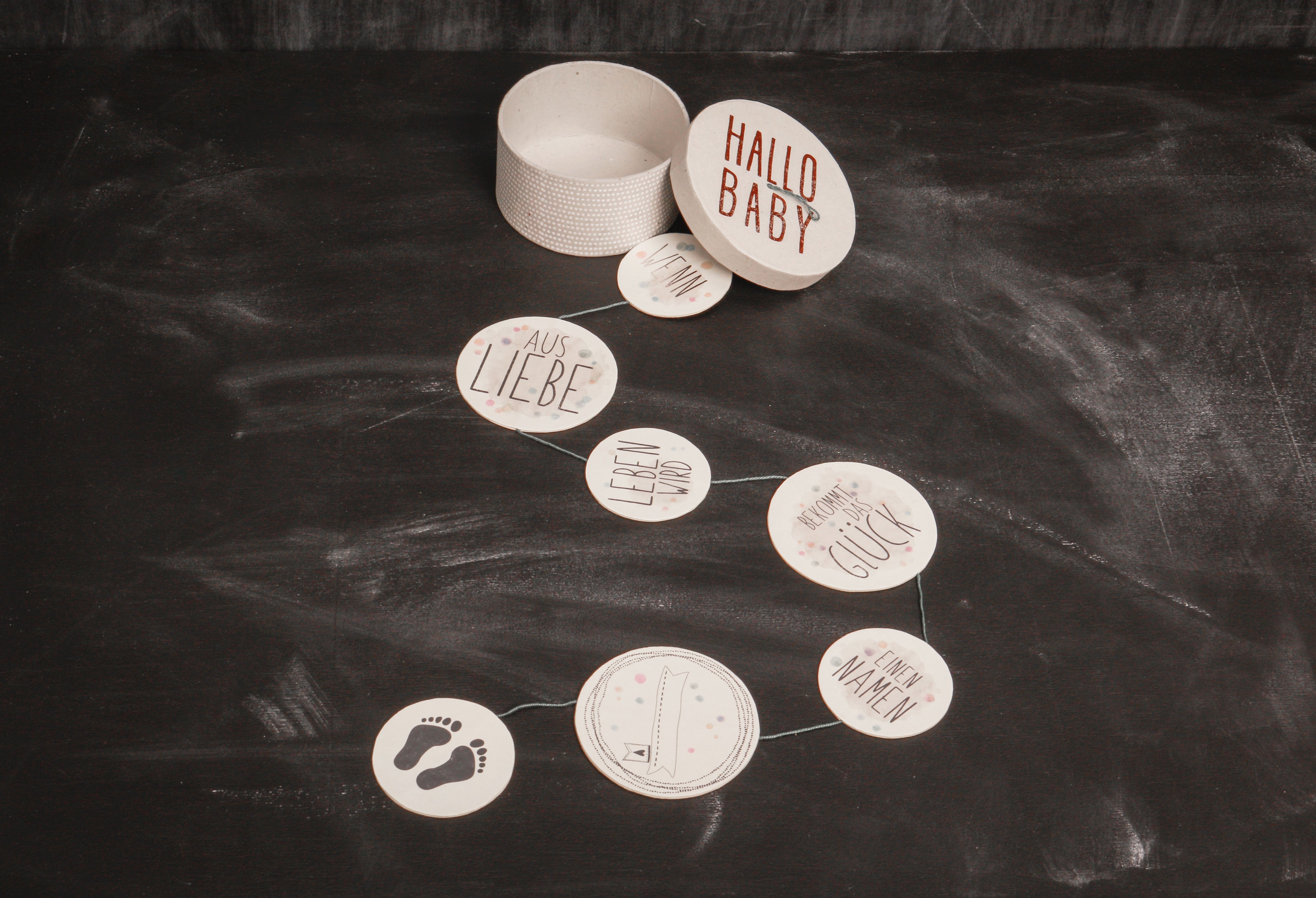 Girlande in der Dose "Hallo Baby" Girlande in der Dose "Hallo Baby"