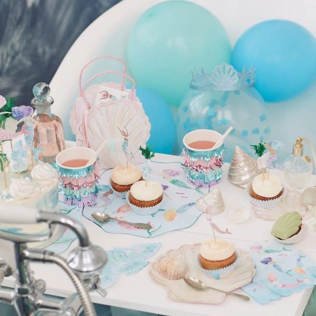 party, Tischdeko, Mini-Cupcakes, Ballons, Meerjungfrau-Thema