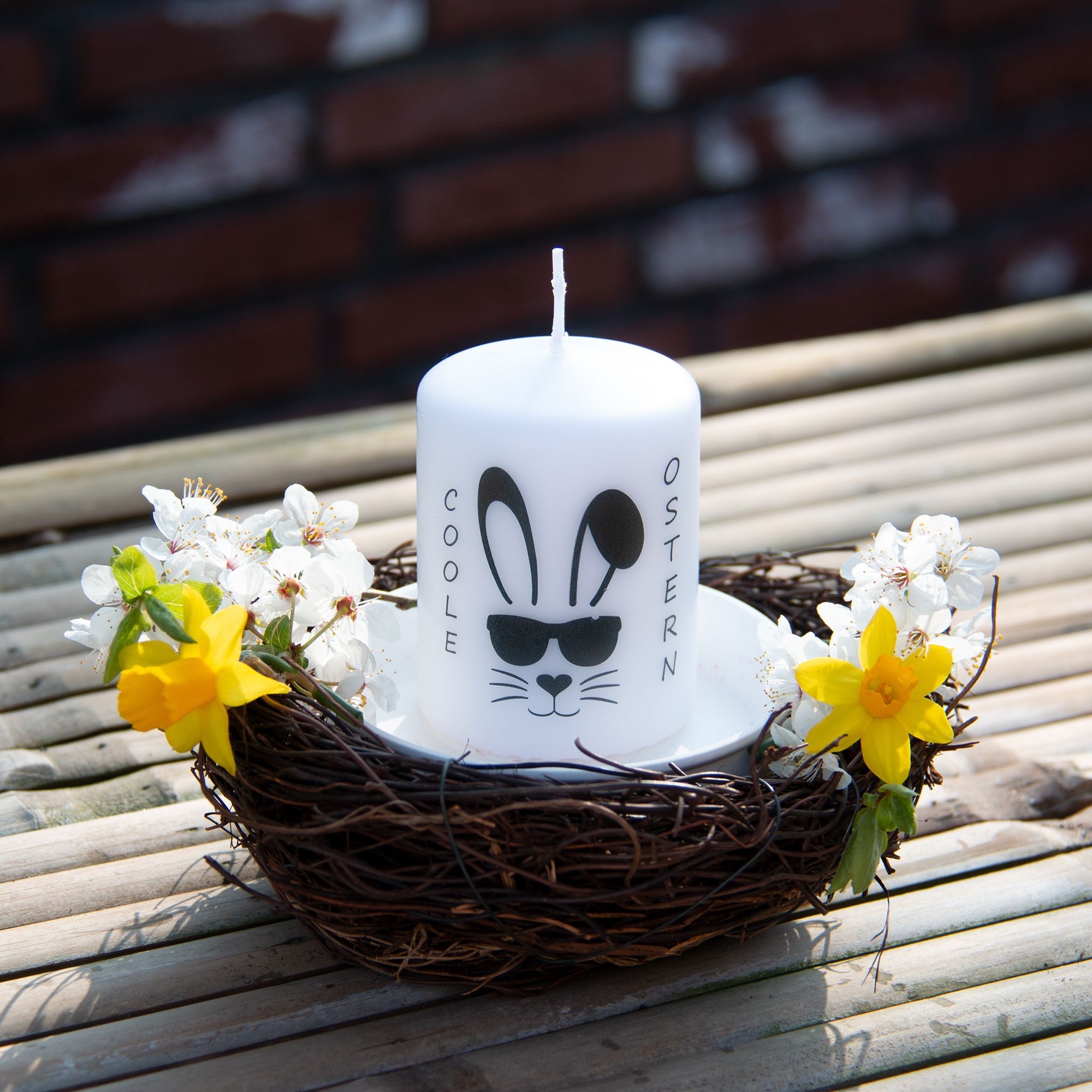 Stumpenkerze Weiß "Coole Ostern" Stumpenkerze Weiß "Coole Ostern"