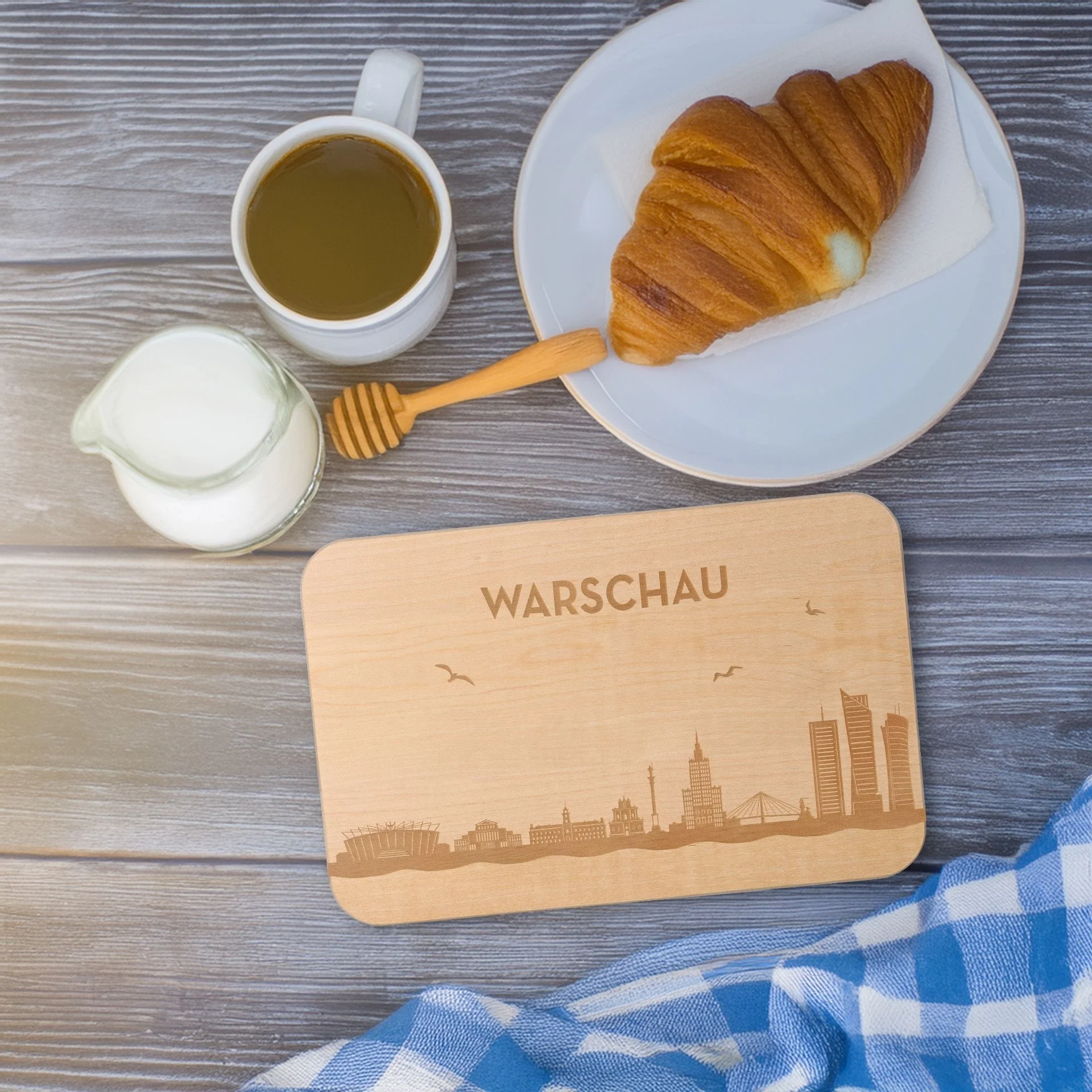 Croissant, Milch, Kaffee, Teller, Schneidebrett