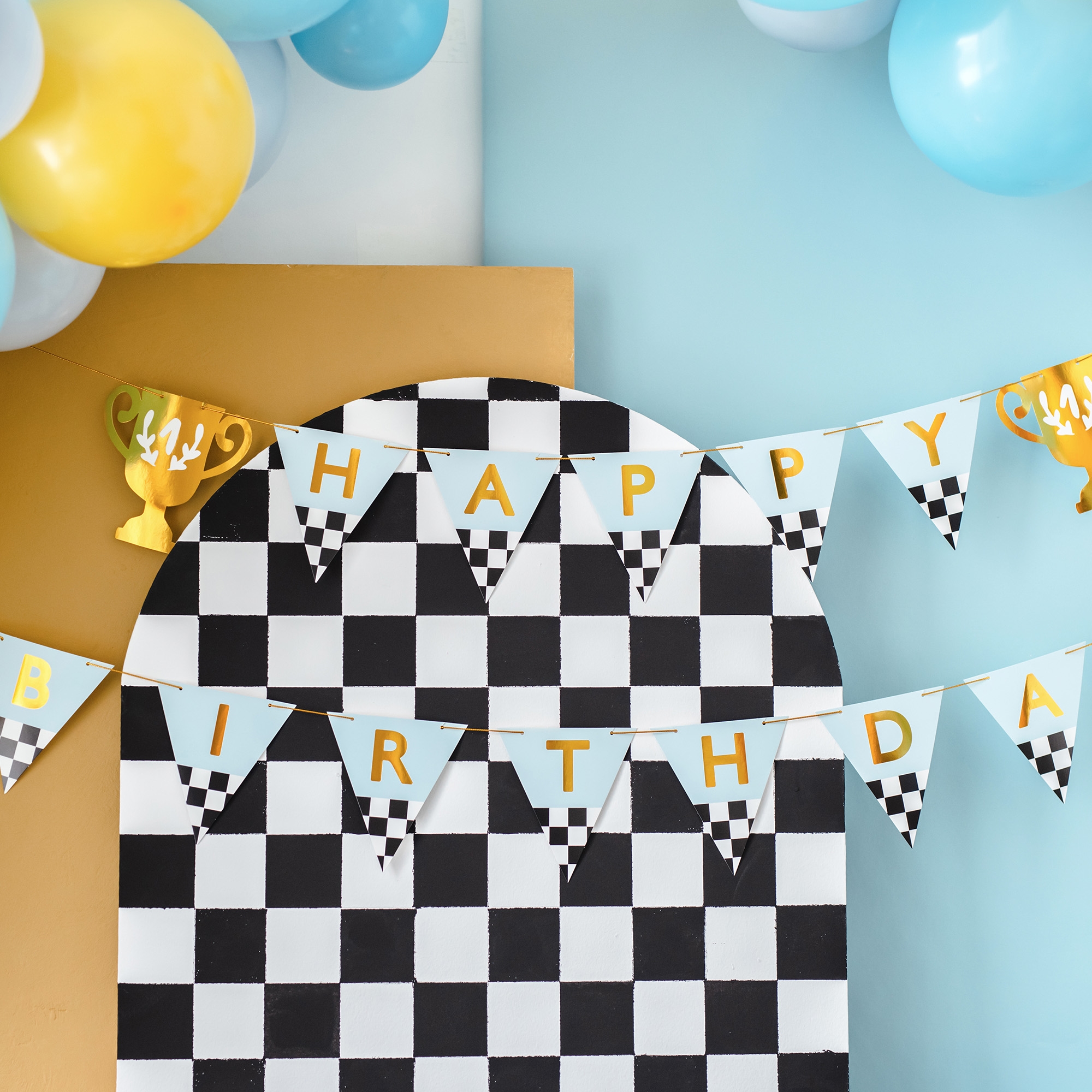 Girlande "Happy Birthday" Pokal 2,5m Girlande "Happy Birthday" Pokal 2,5m