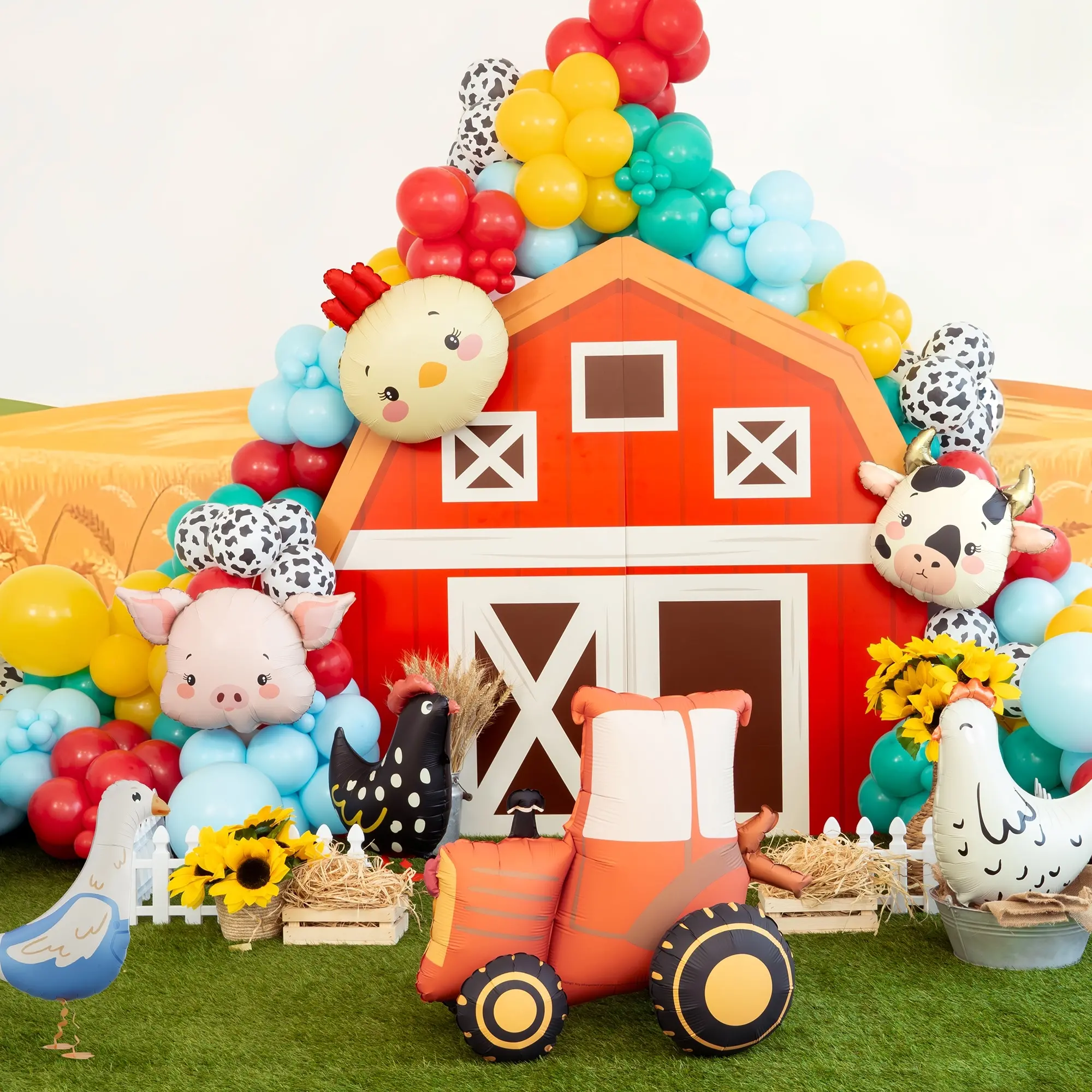 Ballonkunst, Hof-Bauernhof, aufblasbarer Traktor, bunte Ballons, Tierballons