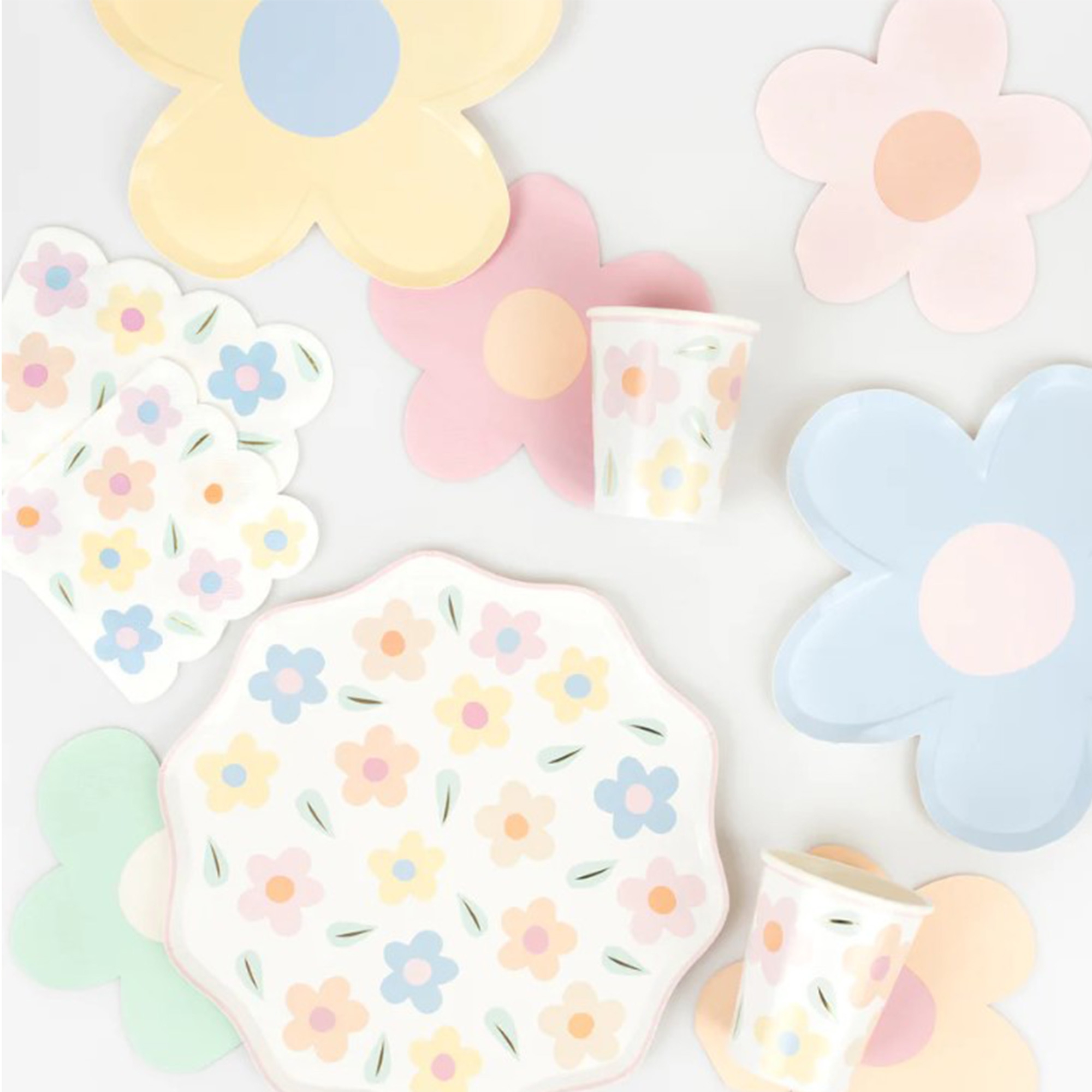 Meri Meri - 16 Papierservietten mit vielen "Gänseblümchen" groß Meri Meri - 16 Papierservietten mit vielen "Gänseblümchen" groß