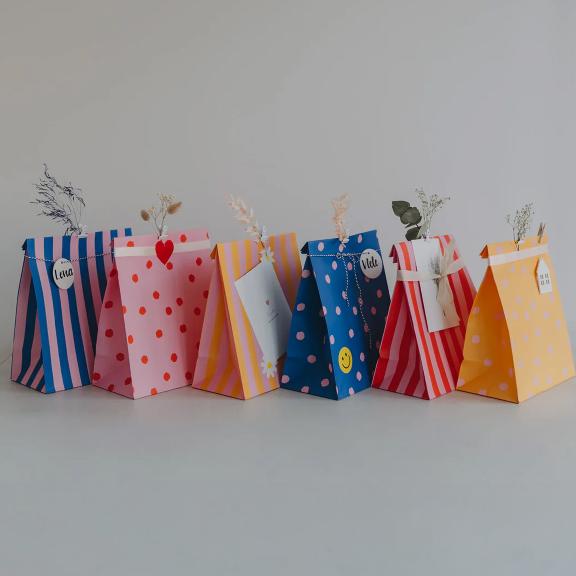 Eulenschnitt - 6er Set Papiertüten "Streifen & Punkte" Rosa M geschenkverpackung, geschenkbeutel, papiertüte, streifenmuster, farbige taschen