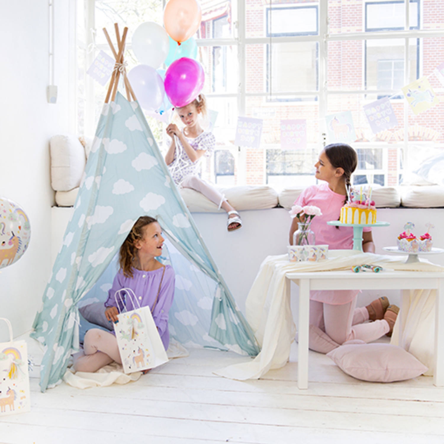 Cupcake Dekoration "Regenbogen Einhorn" 12teilig Cupcake Dekoration "Regenbogen Einhorn" 12teilig