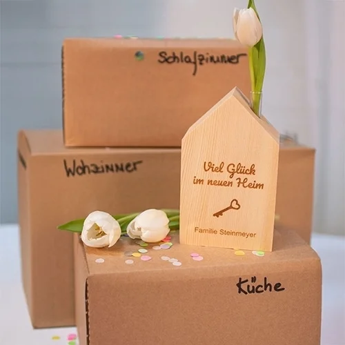 Paketbox, Küche, Holzhaus, Blumen, Kartonbox