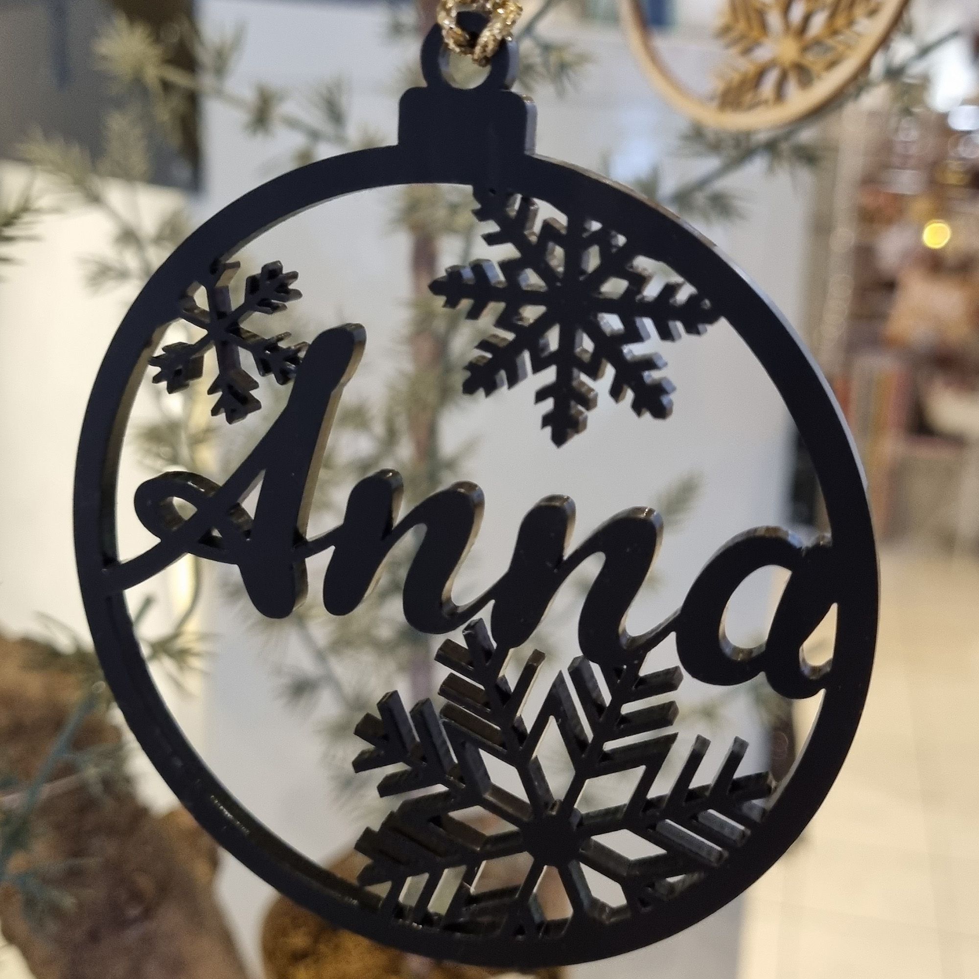 Geschenkanhänger Baumkugel "Name" aus Acryl Schwarz
