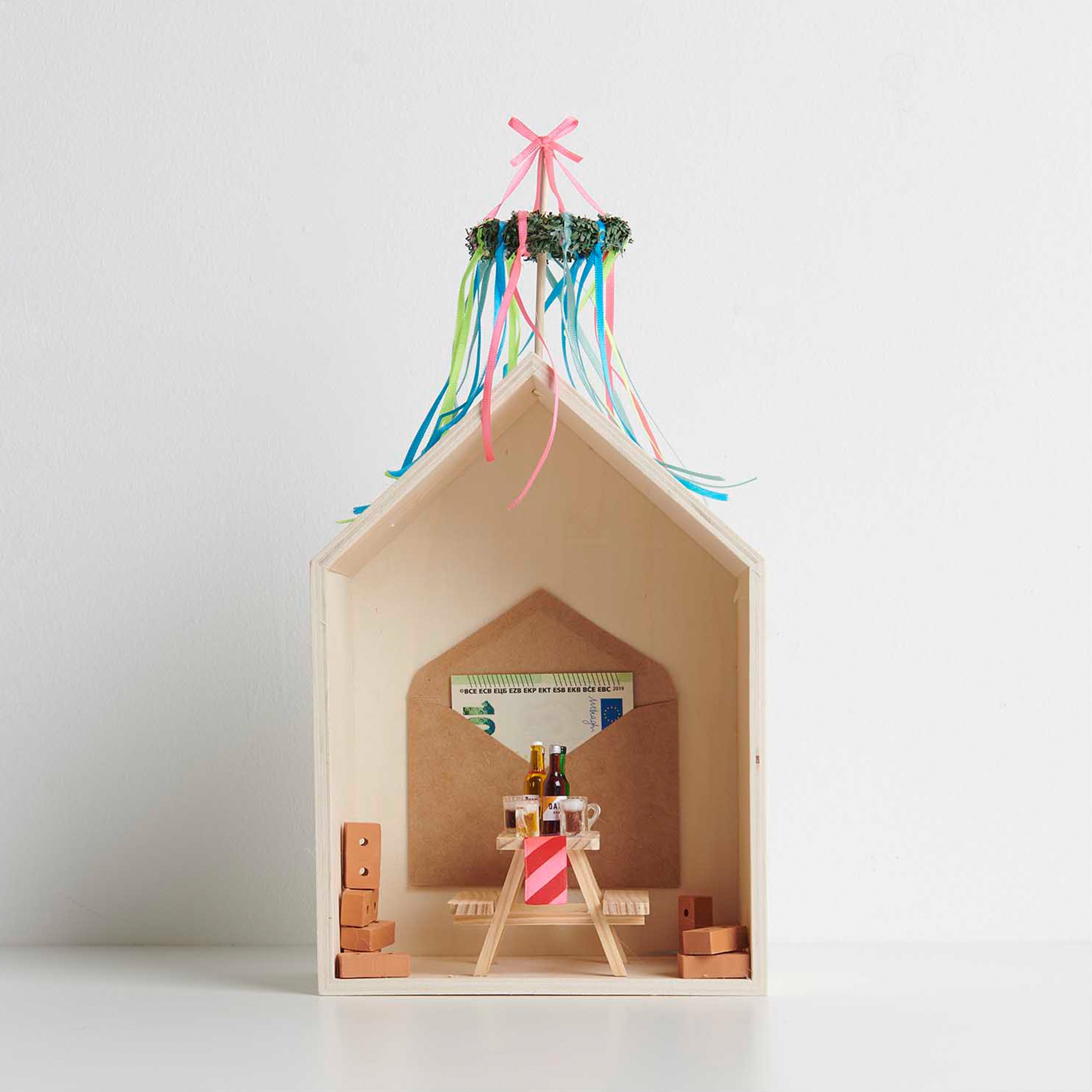 Miniatur "Tisch mit Bänken" für die Wichteltür Miniatur "Tisch mit Bänken" für die Wichteltür