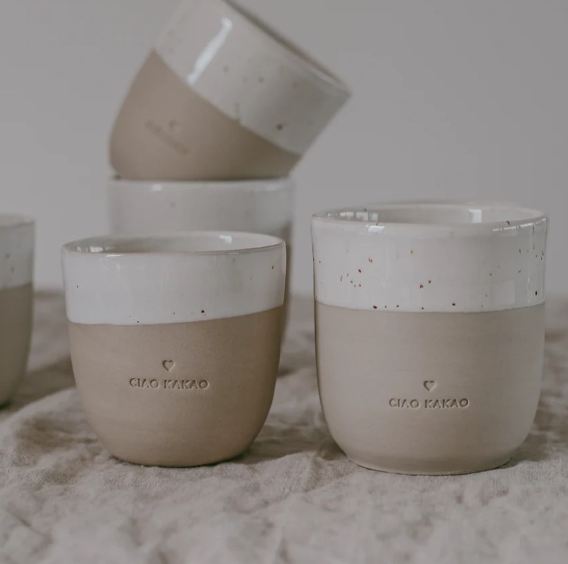 Eulenschnitt - Steingut-Becher "Ciao Kakao" Eulenschnitt - Steingut-Becher "Ciao Kakao"