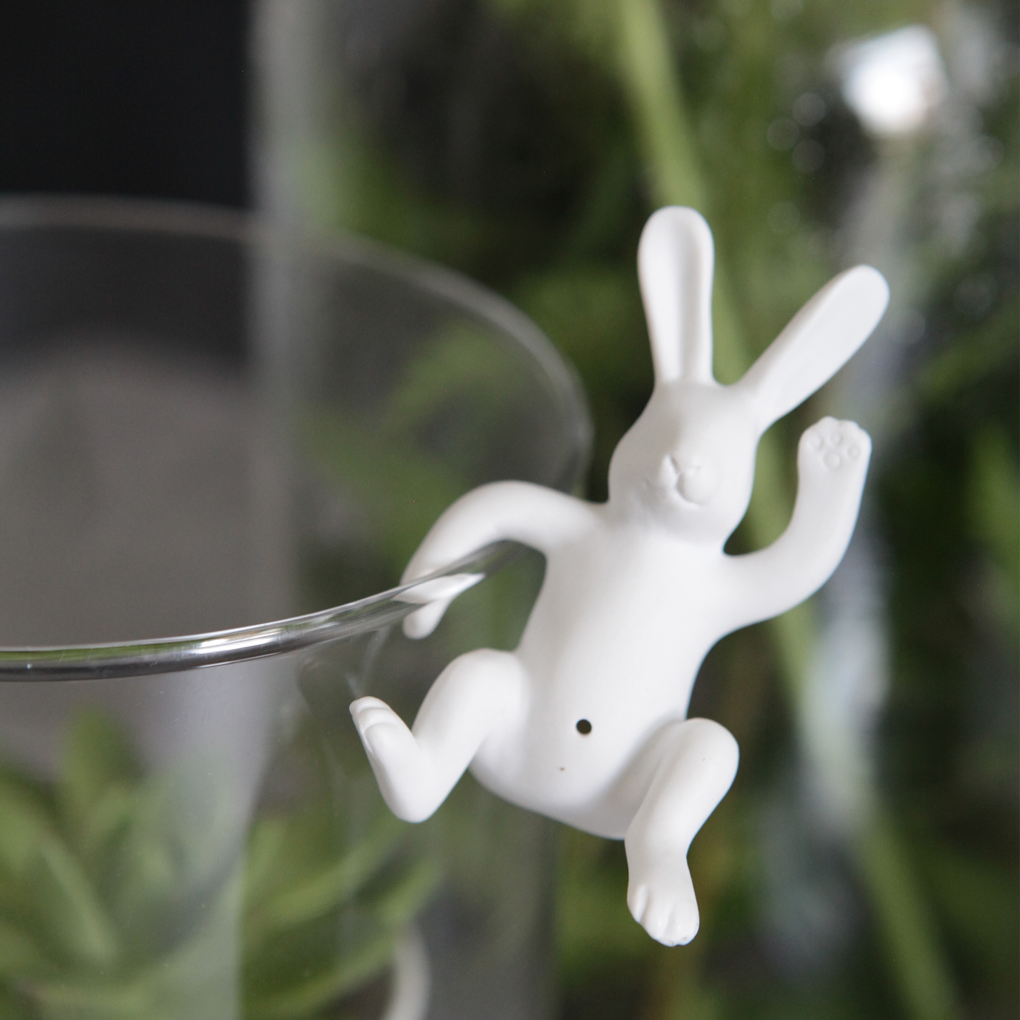 Porzellan Kletterhase "Schwarzbommel" Porzellan Kletterhase "Schwarzbommel"