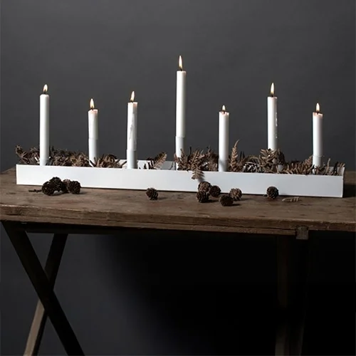 Adventskranz, Kerzenhalter, Weihnachtsdeko, Tannenzapfen, Holztisch