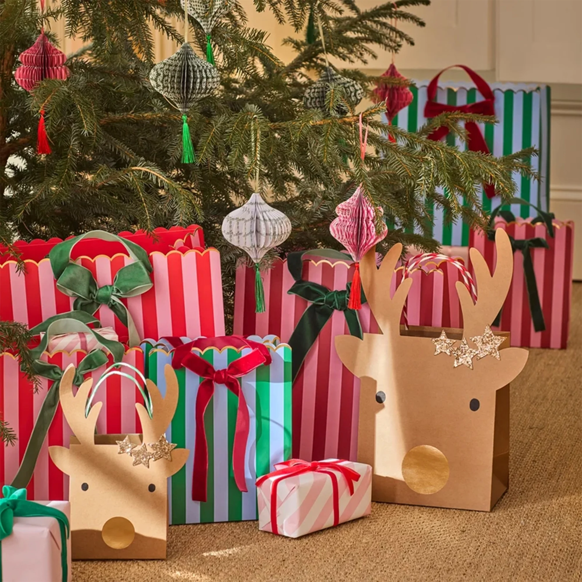Weihnachtsgeschenke, Geschenktüten, Reh-Motiv, Geschenkverpackung, Strukturstreifen